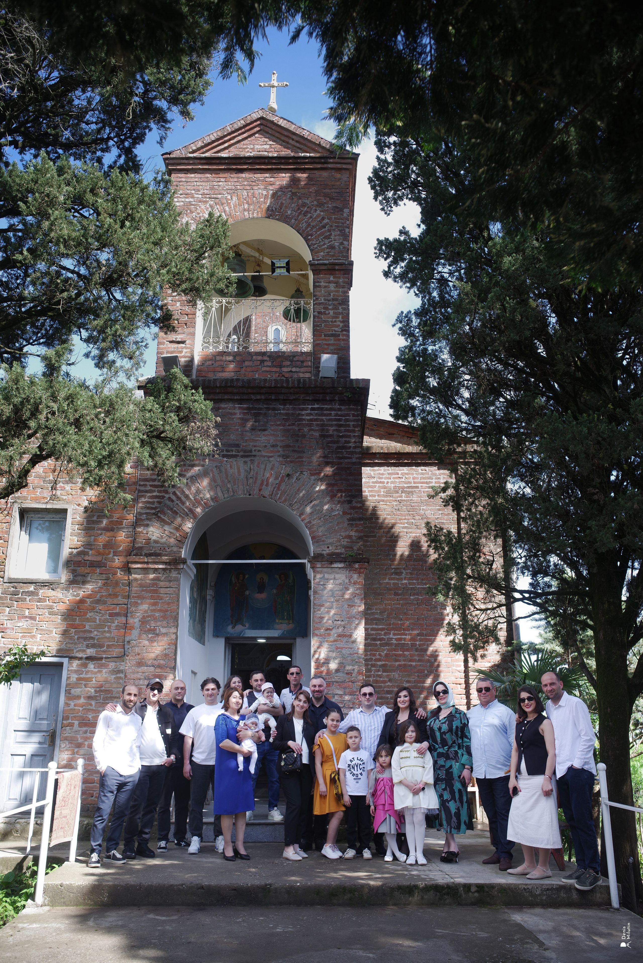 Крещение в церкви Менджи. Портретный фотограф Денис Милютин