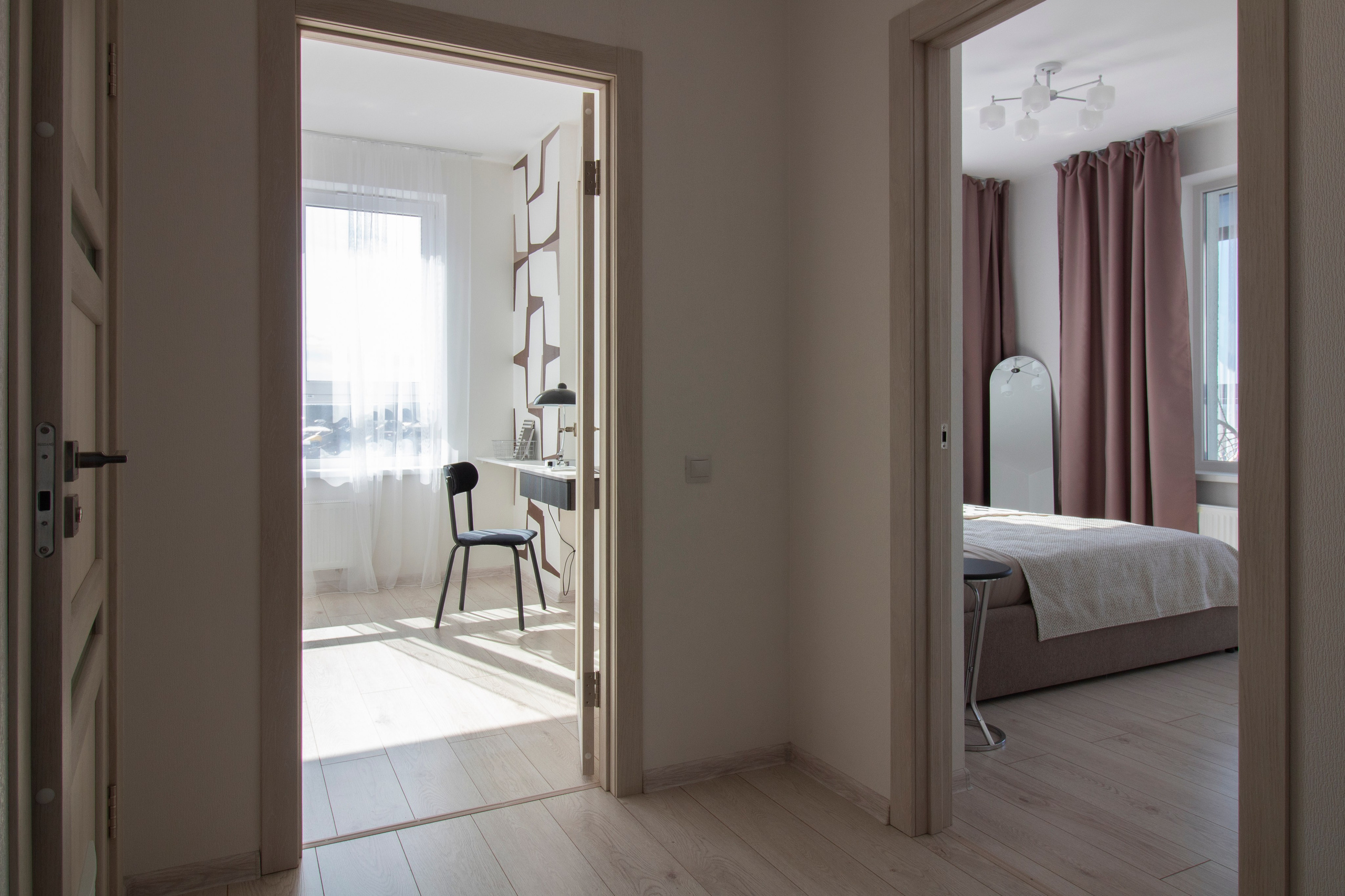 Параллельные линии — геометричная квартира для сдачи в аренду. Хоумстейджинг и дизайн. Екатеринбург