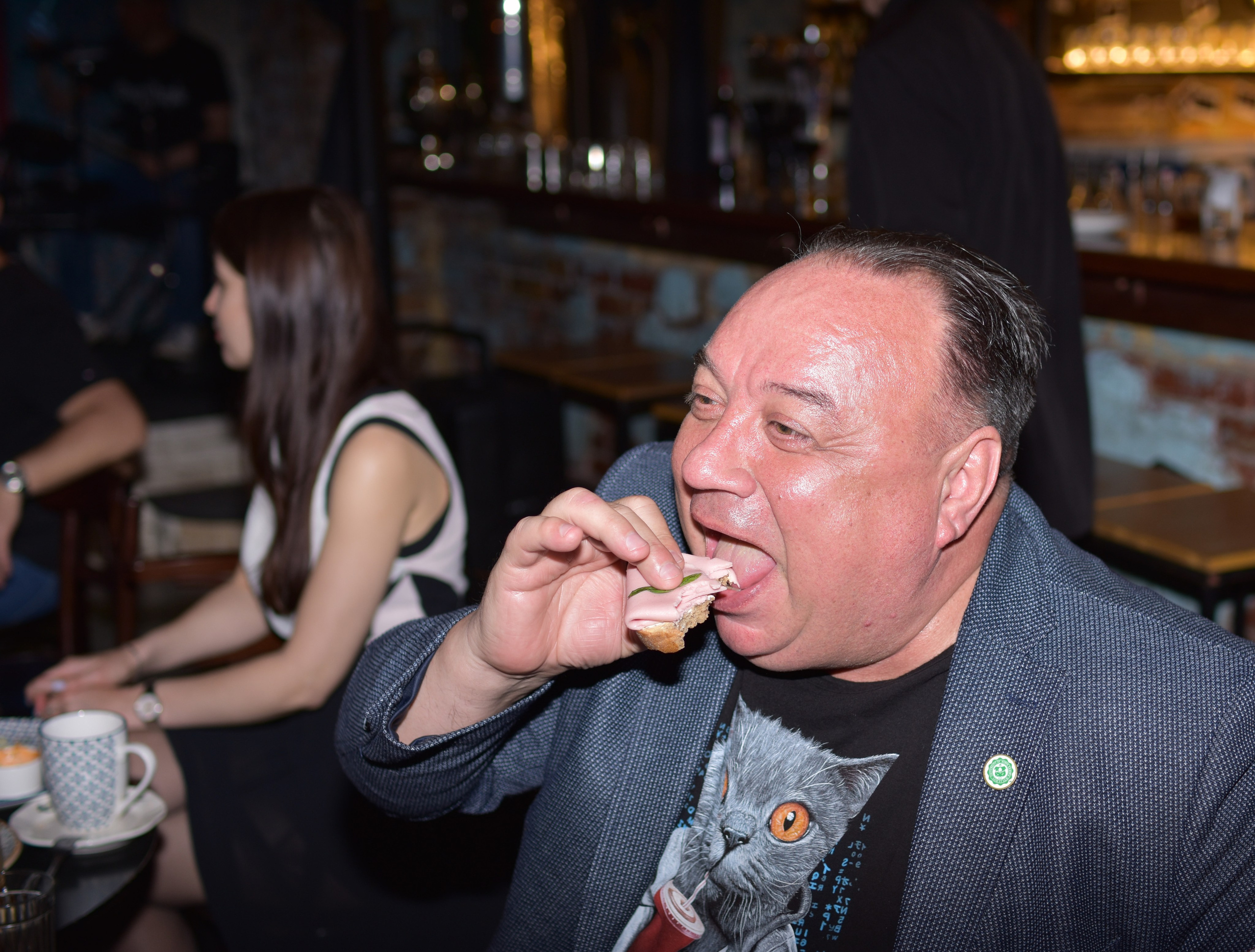 Hard Rock Cafe — Торжественный праздник дня рождения. Фотограф Владивосток (художественный портрет, празднование, торжество, мероприятие, фотопрогулка)