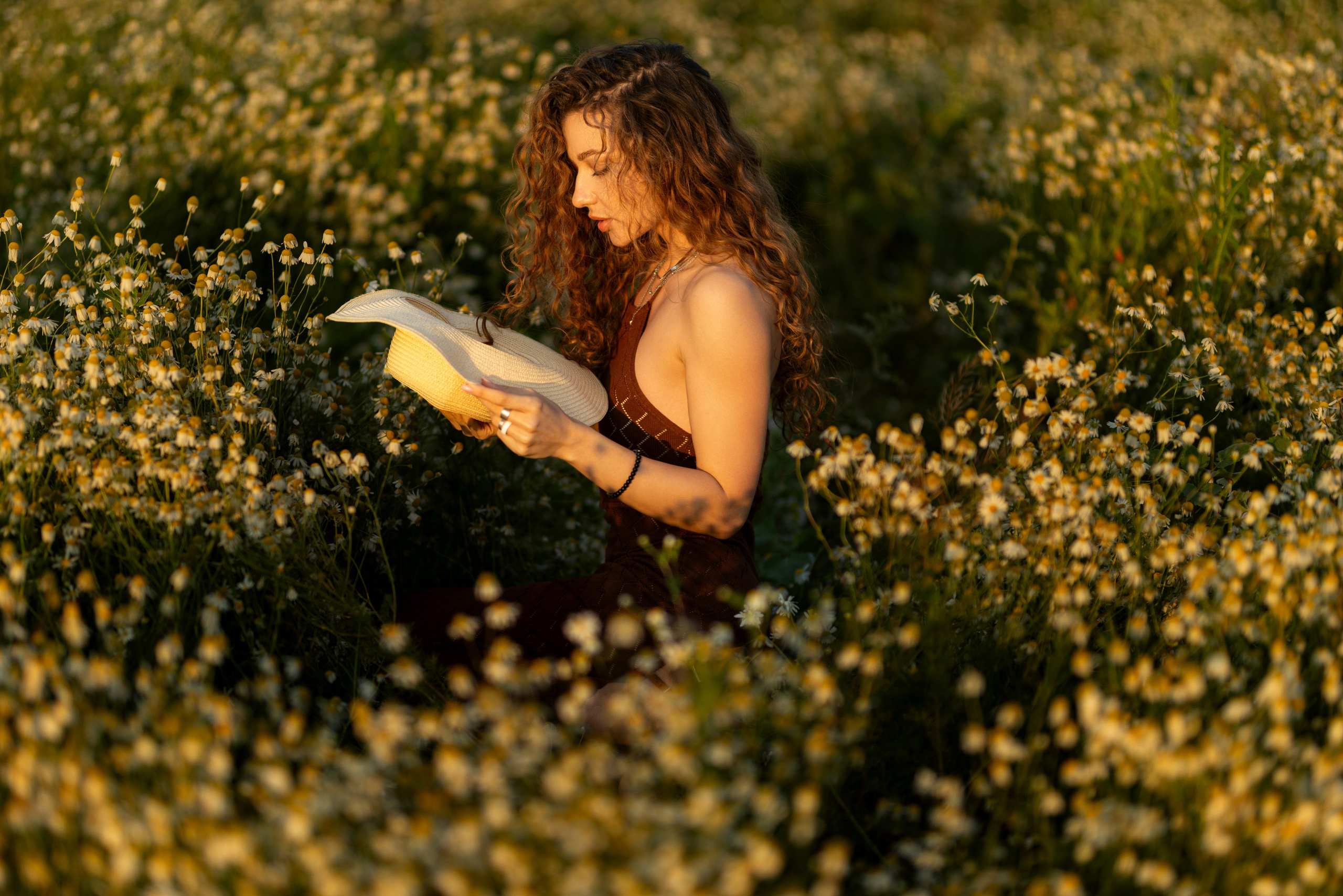 Фотосет на рассвете с Дианой в поле ромашек и пшеницы в формате для «себя». Дмитрий Шульгин, портретный фотограф в Воронеже