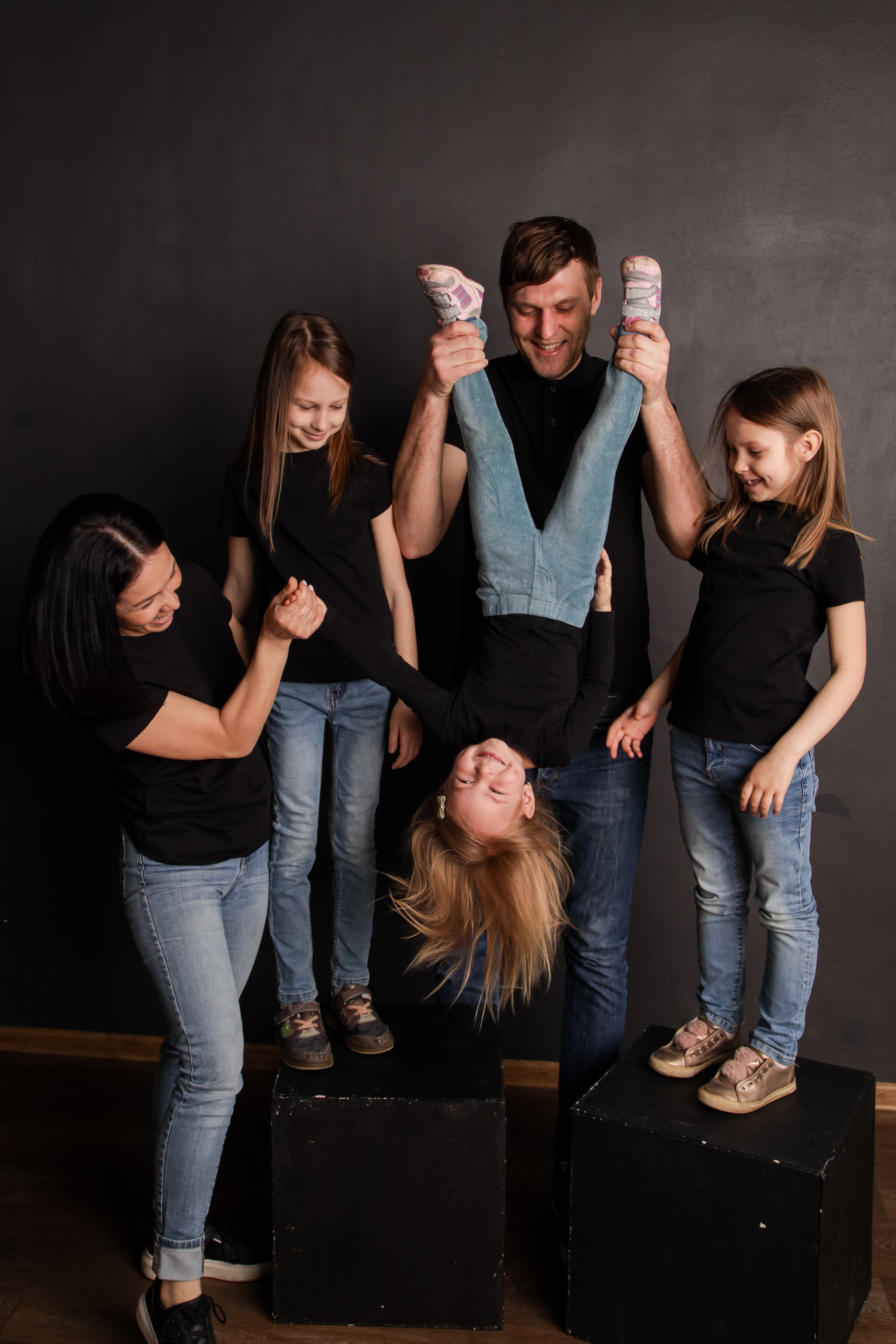 Папа и его девочки. Свадебный фотограф Беларусь Ольга Козыренко