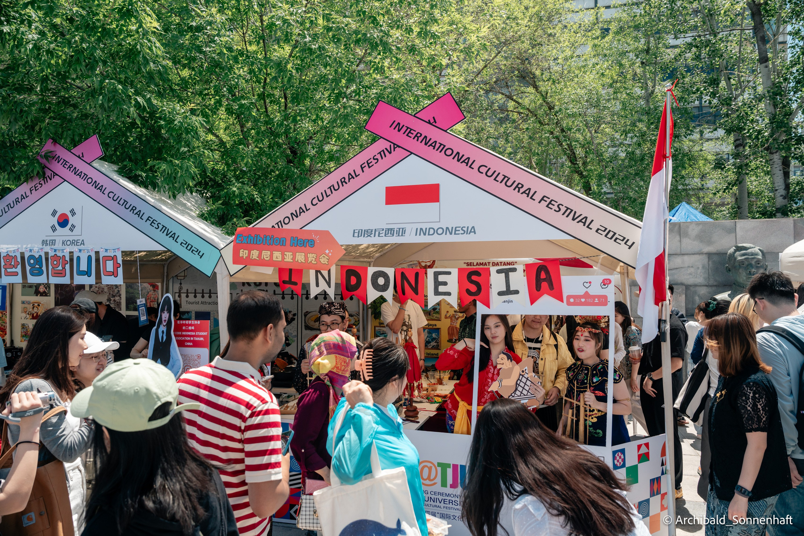 TJU Cultural Festival. Photographer in Guangzhou, China. Archibald Sonnenhaft