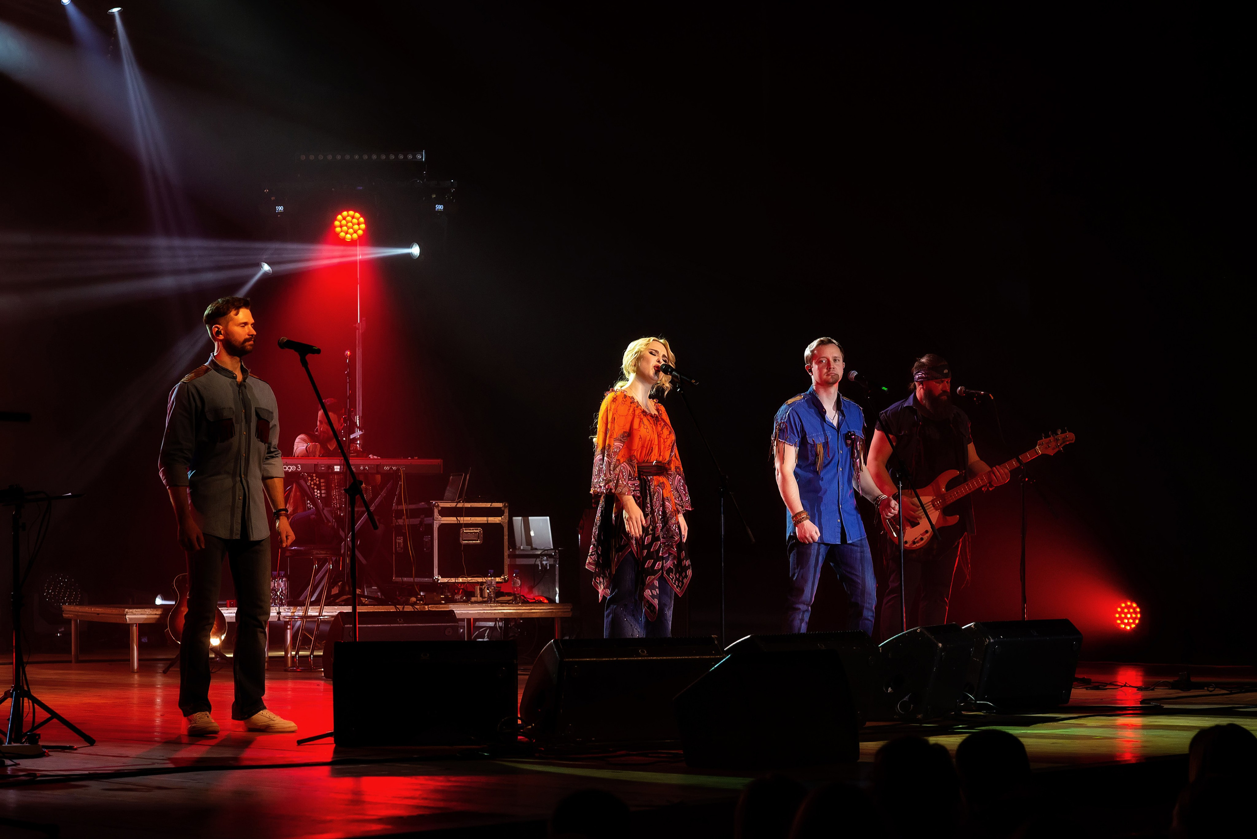 Концерт Пелагеи. Школьный, фэшн фотограф в Тюмени и в России Ирина Королева