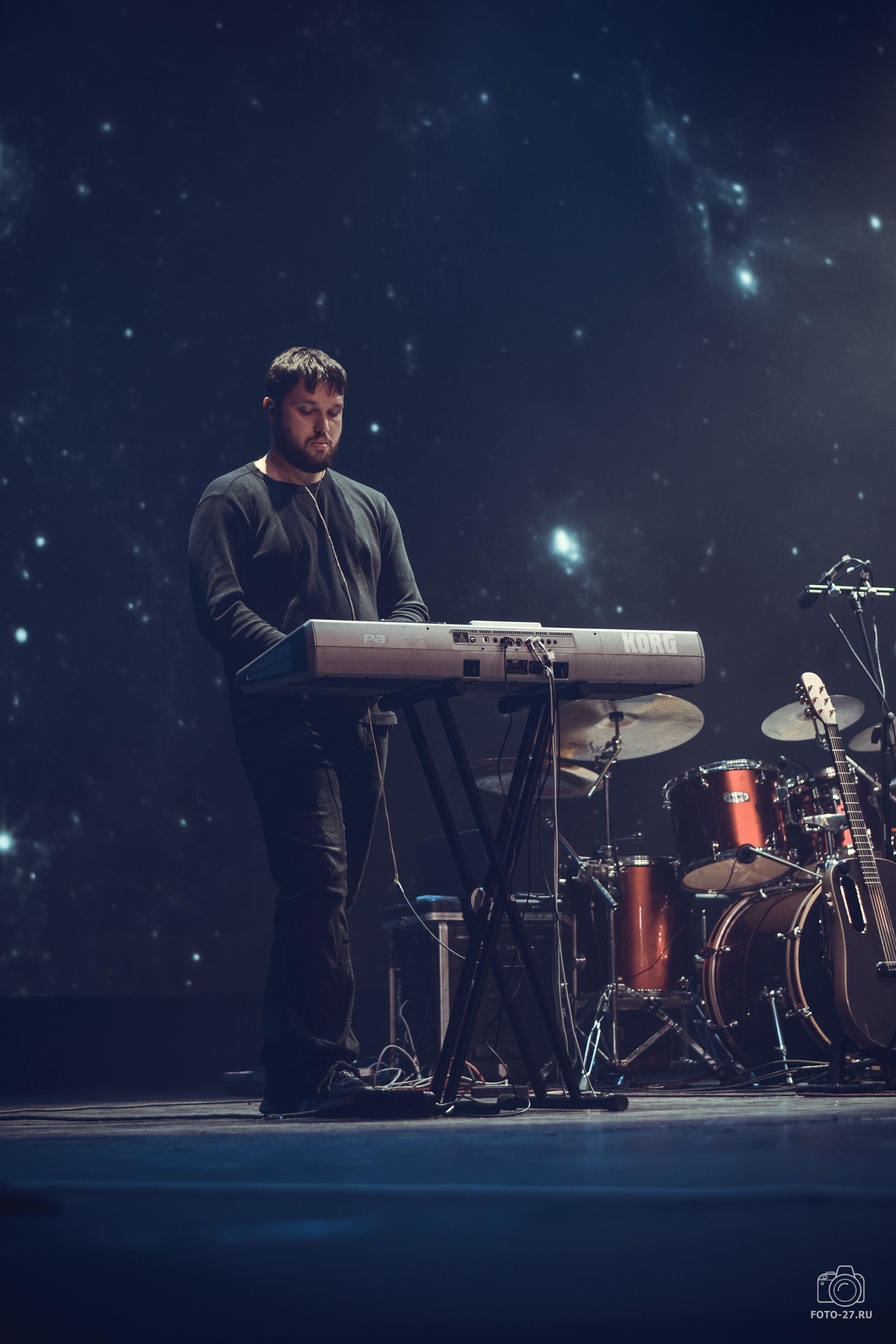 Антон Курдюмов фотограф в Хабаровске Рина Курдюмова фото27 foto27 Антон Дорофеев репортажный репортаж документалист Тони и Рина фотосоздатели ПаПаРоК Философия и любовь сольный концерт ОДОРА Хабаровск