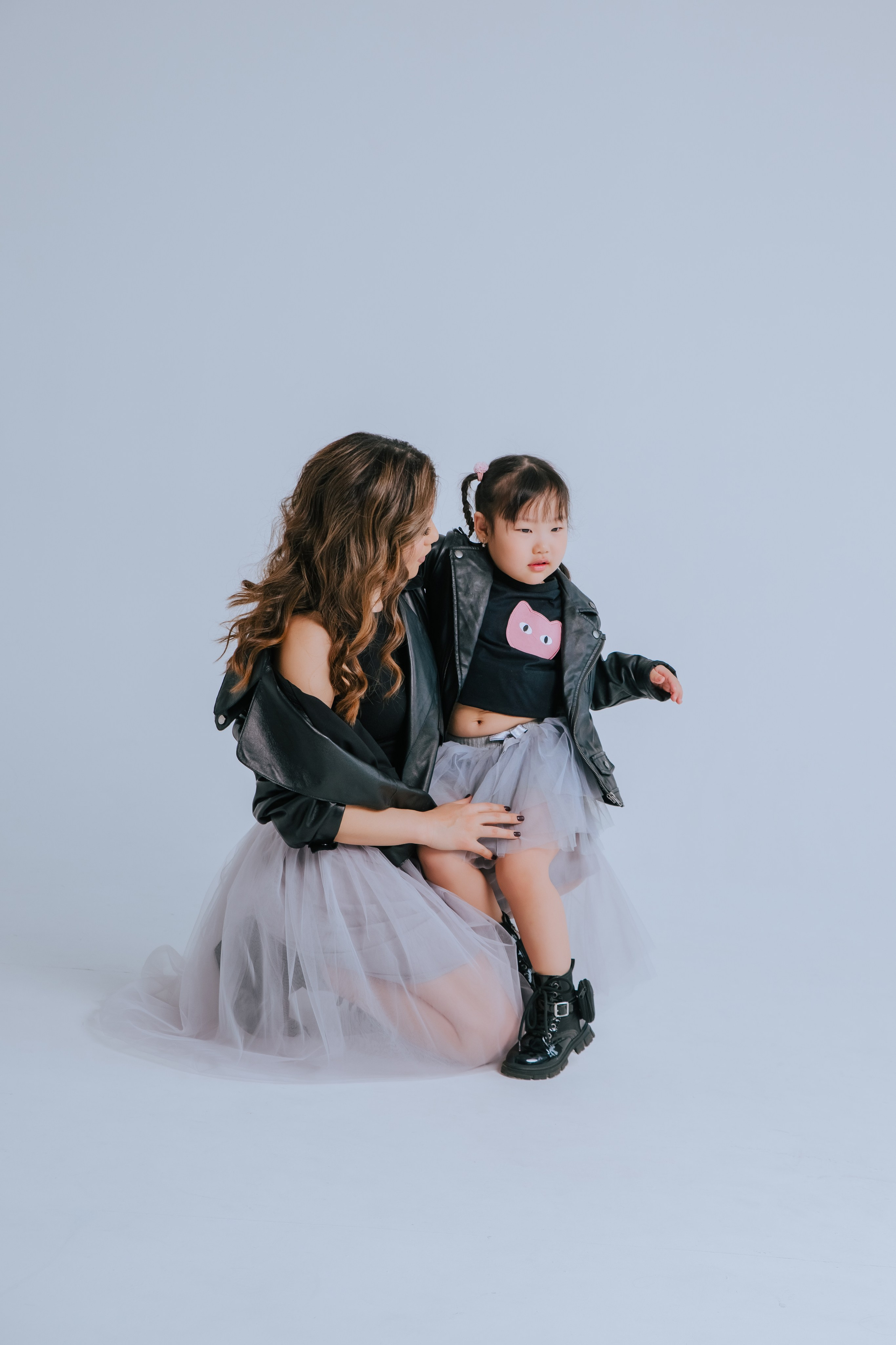 Ира и Аня. Фотограф Ярмишко Дарья. Выпускные фотокниги