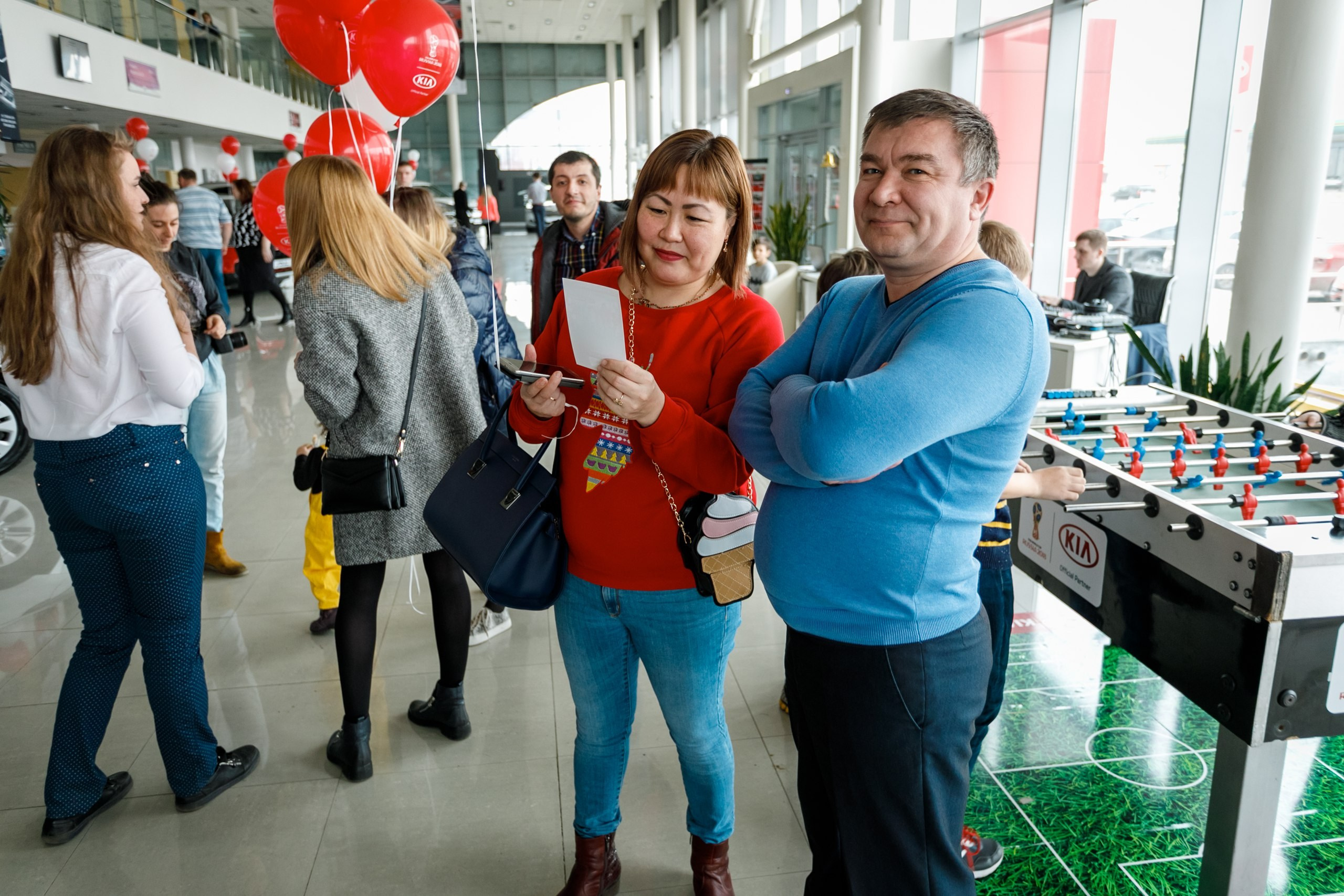Розыгрыш билетов на ЧМ по футболу FIFA @ Киа Центр. Репортажный фотограф Максим Полянский. Москва, Санкт-Петербург, Красноярск