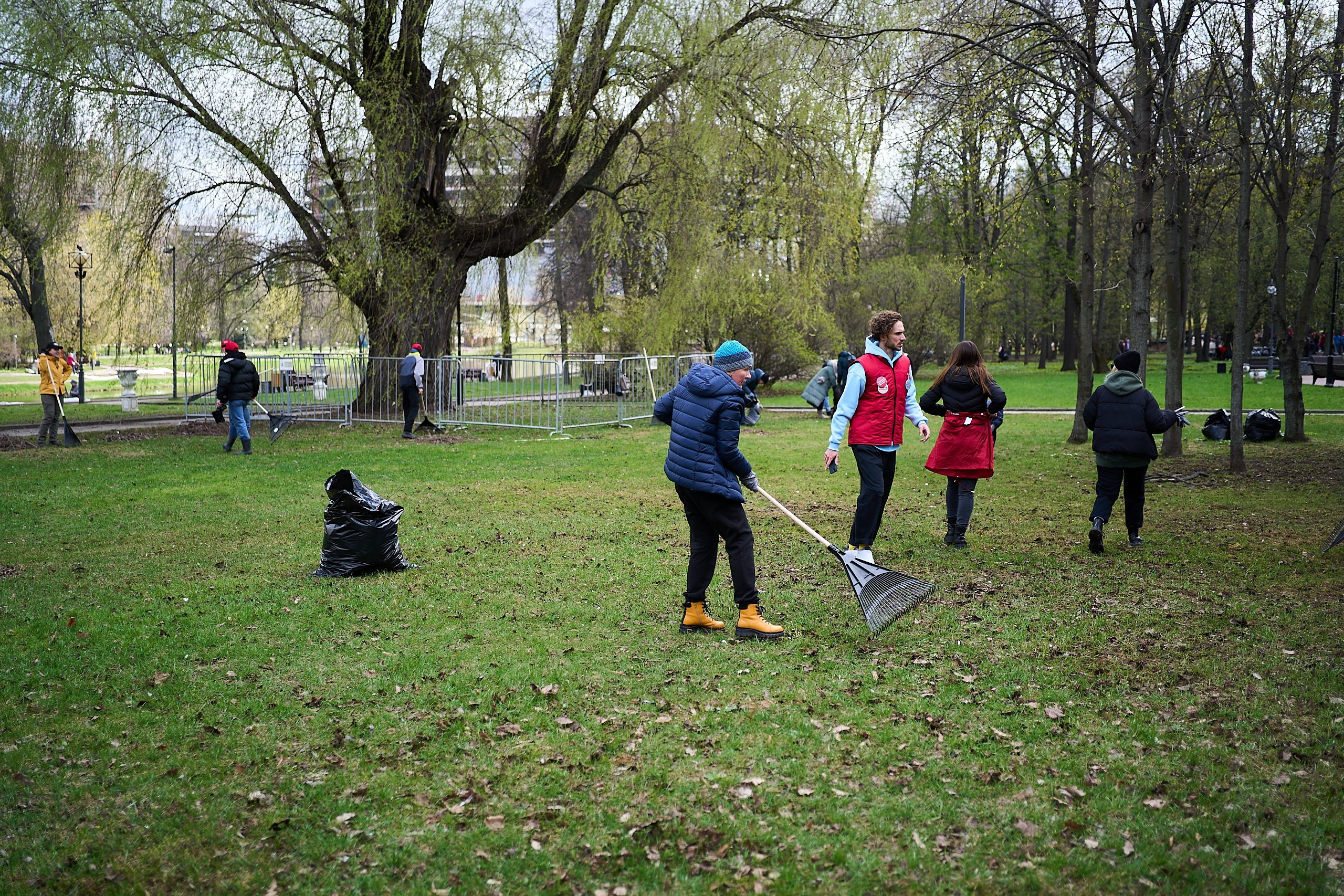 Субботник у Управления делами Мэра и Правительства Москвы. Фотограф и Видеограф в Москве. Олег Корушев