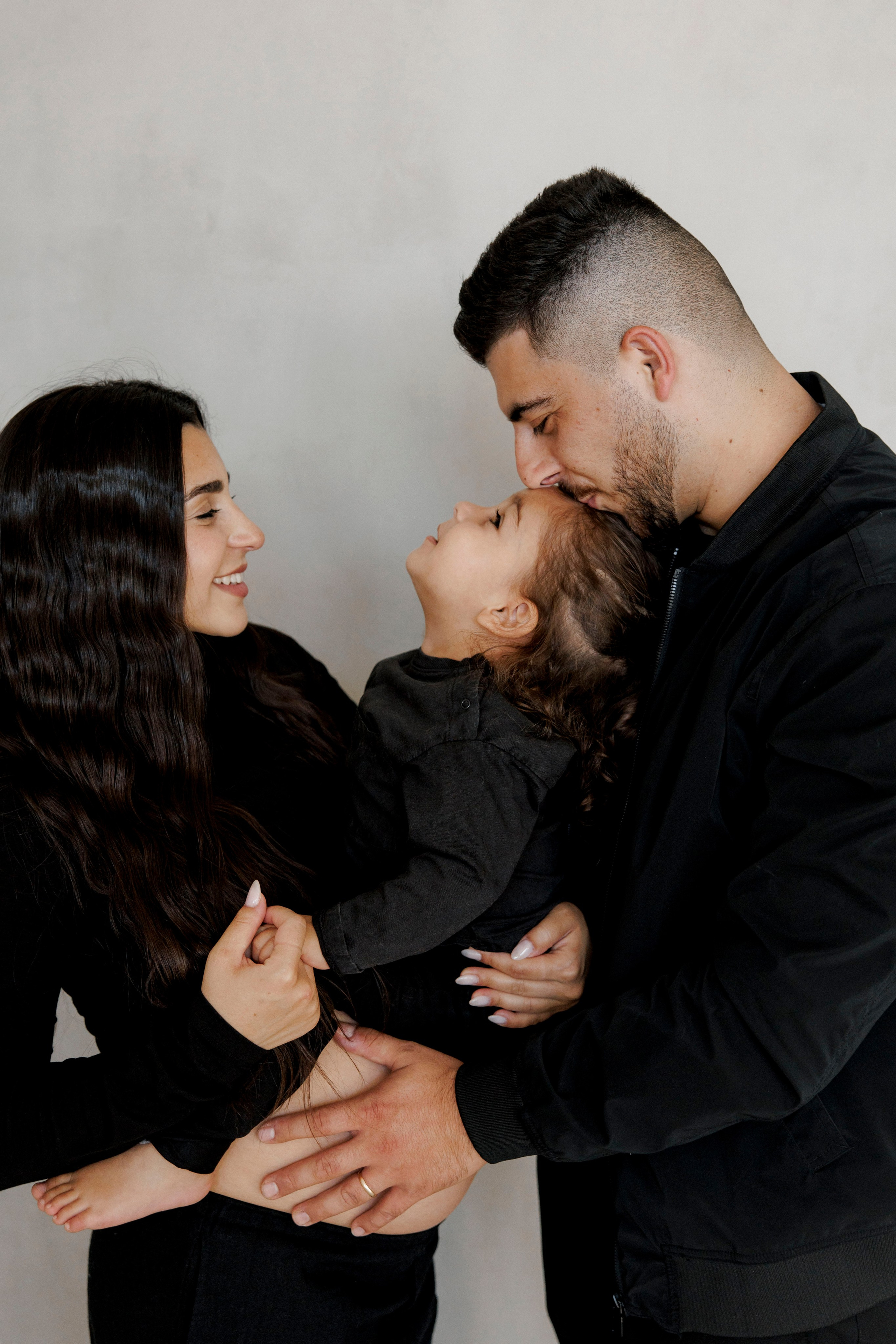 Pregnancy photoshoot inside the Grey Studio. Главная