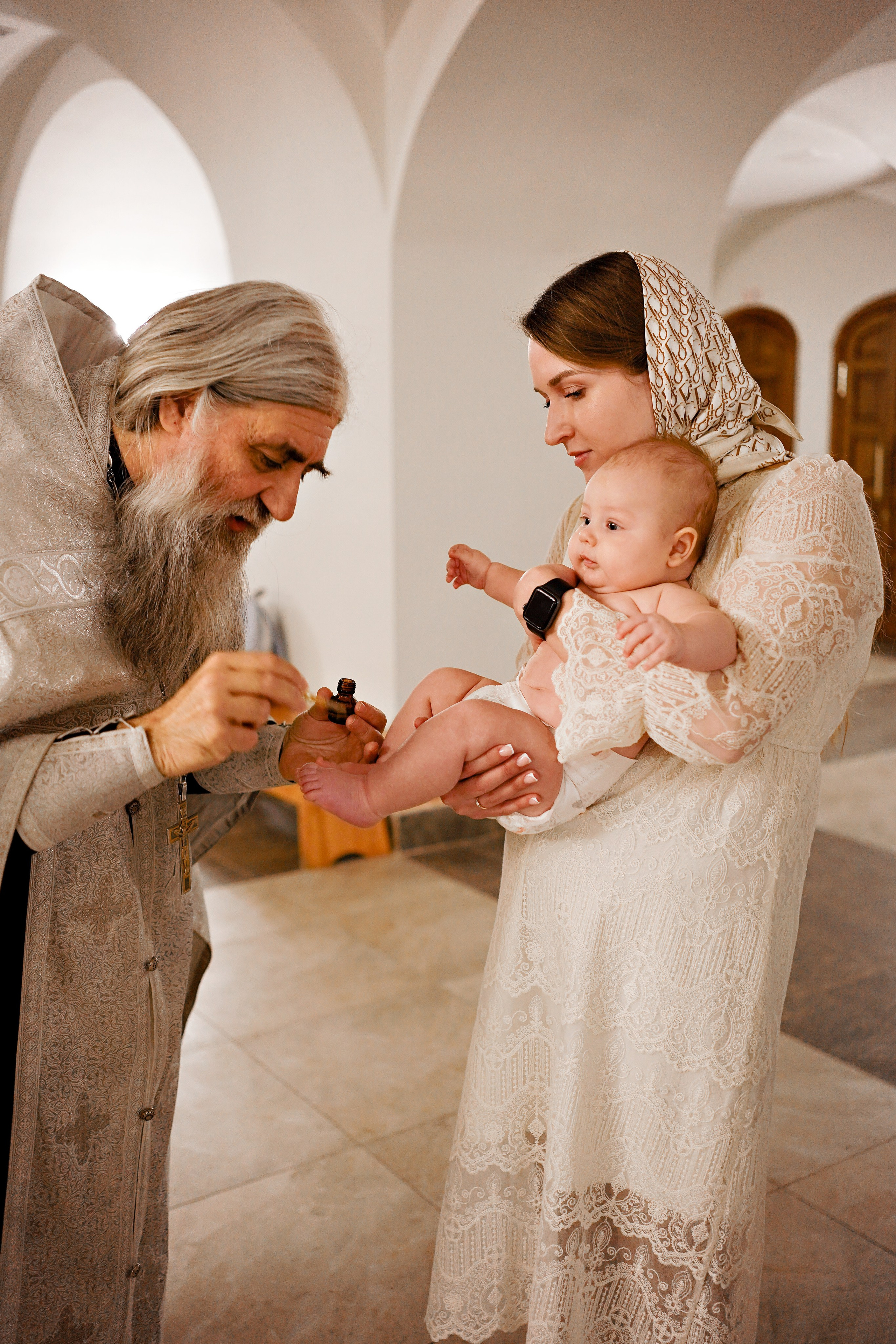 Таинство Крещения в храме Живоначальной Троицы в Троицке. Семейный и детский фотограф в Москве Екатерина Офицерова