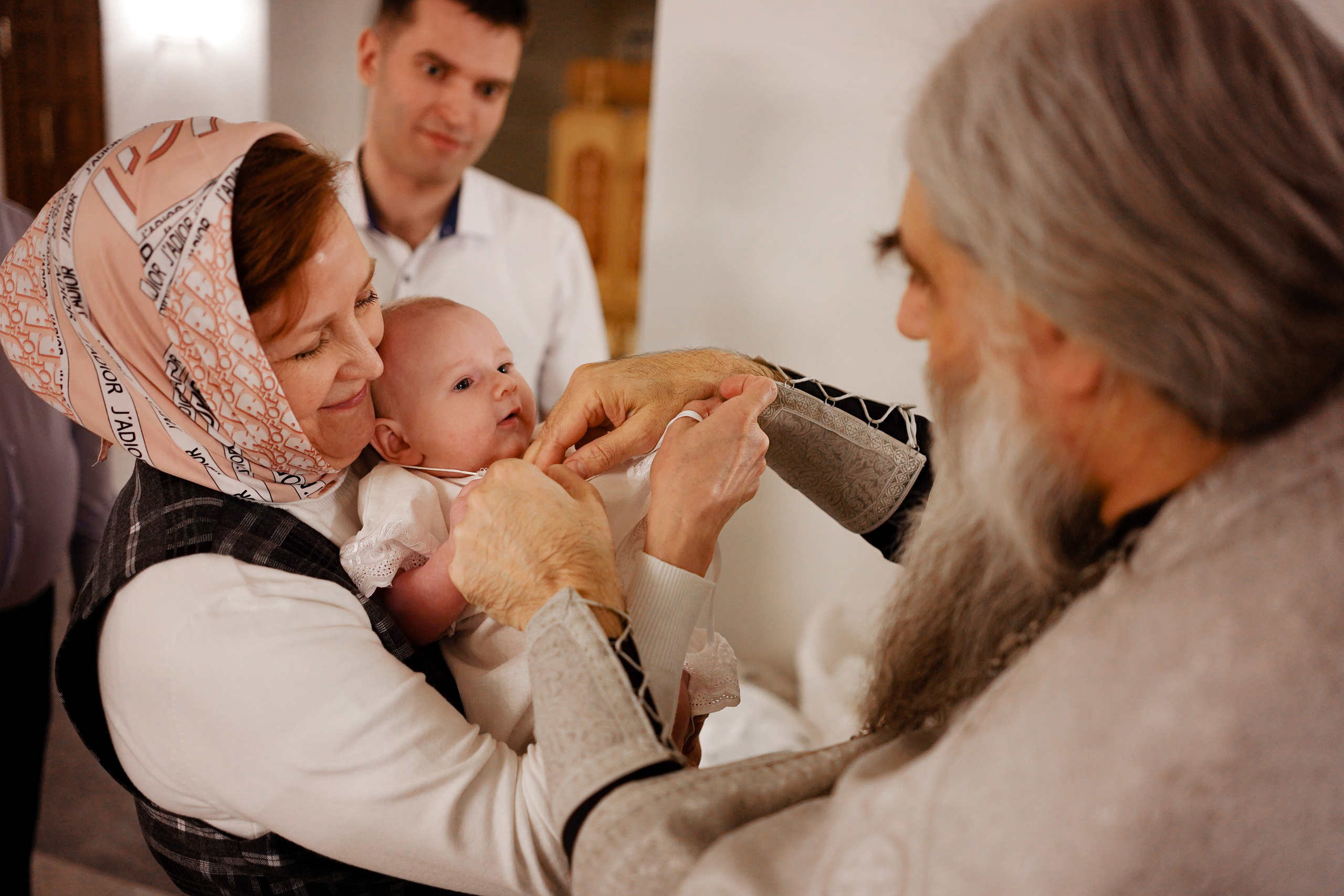 Таинство Крещения в храме Живоначальной Троицы в Троицке. Семейный и детский фотограф в Москве Екатерина Офицерова