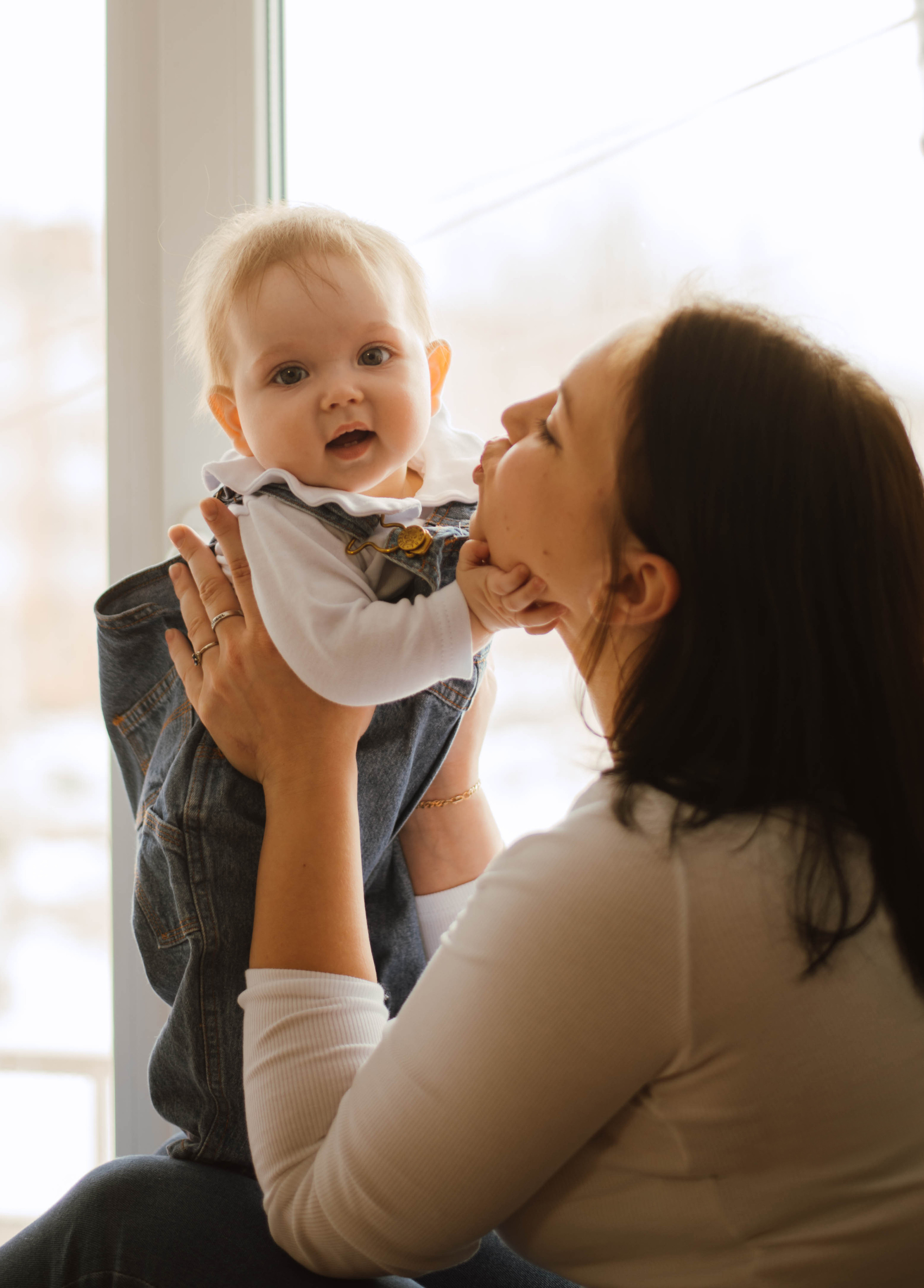 В объятиях мамы. Фотограф Углич, Рыбинск, Ярославль Ксения Соколова