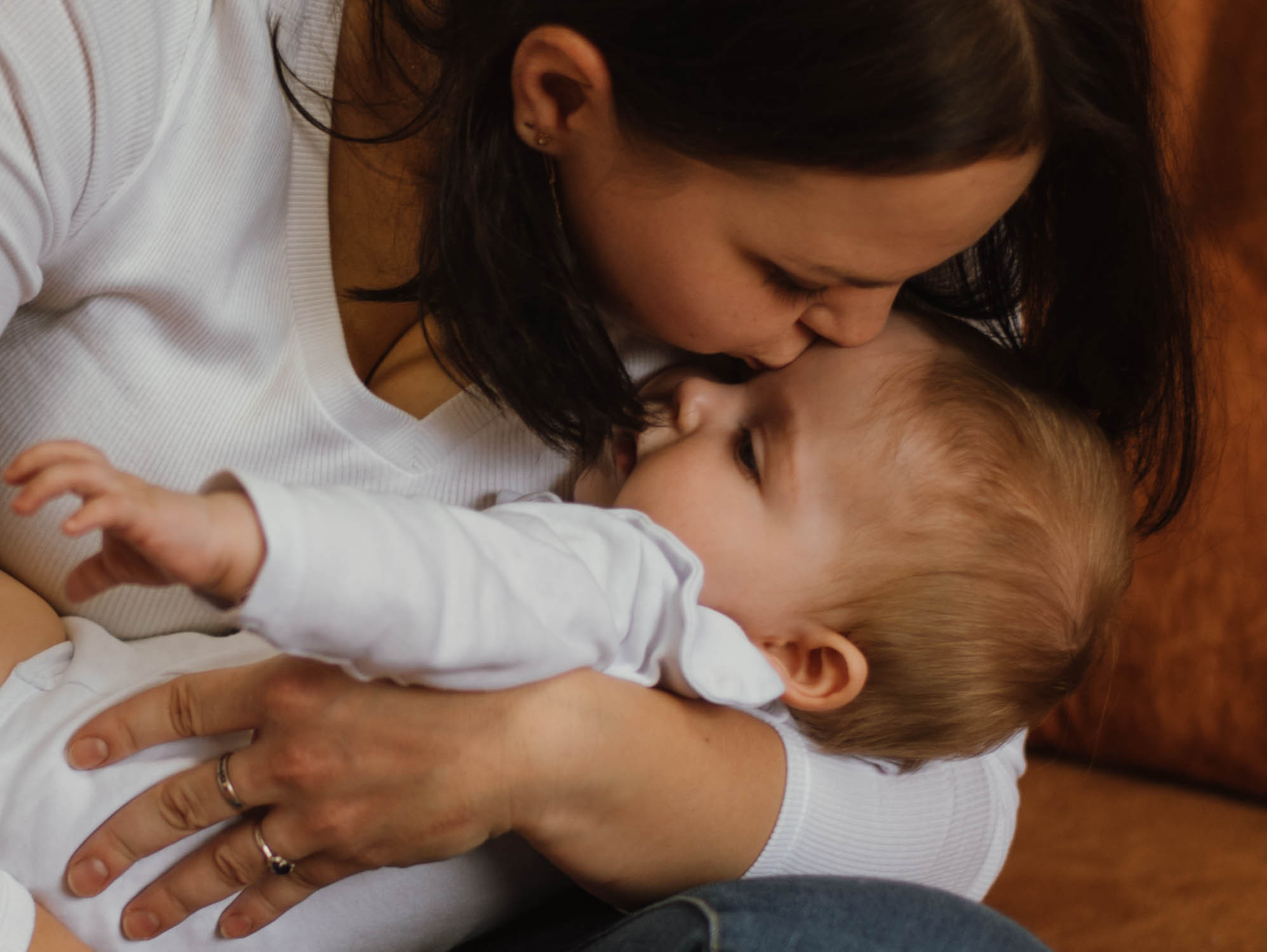 В объятиях мамы. Фотограф Углич, Рыбинск, Ярославль Ксения Соколова