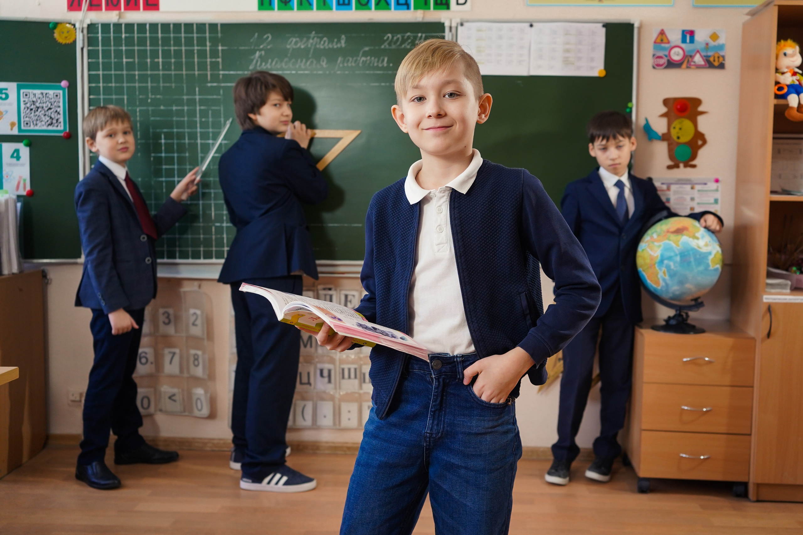 Выпускные альбомы, 4 класс Школа № 175 школьная фотосессия. Семейный и портретный фотограф в Екатеринбурге Анна Лобанова