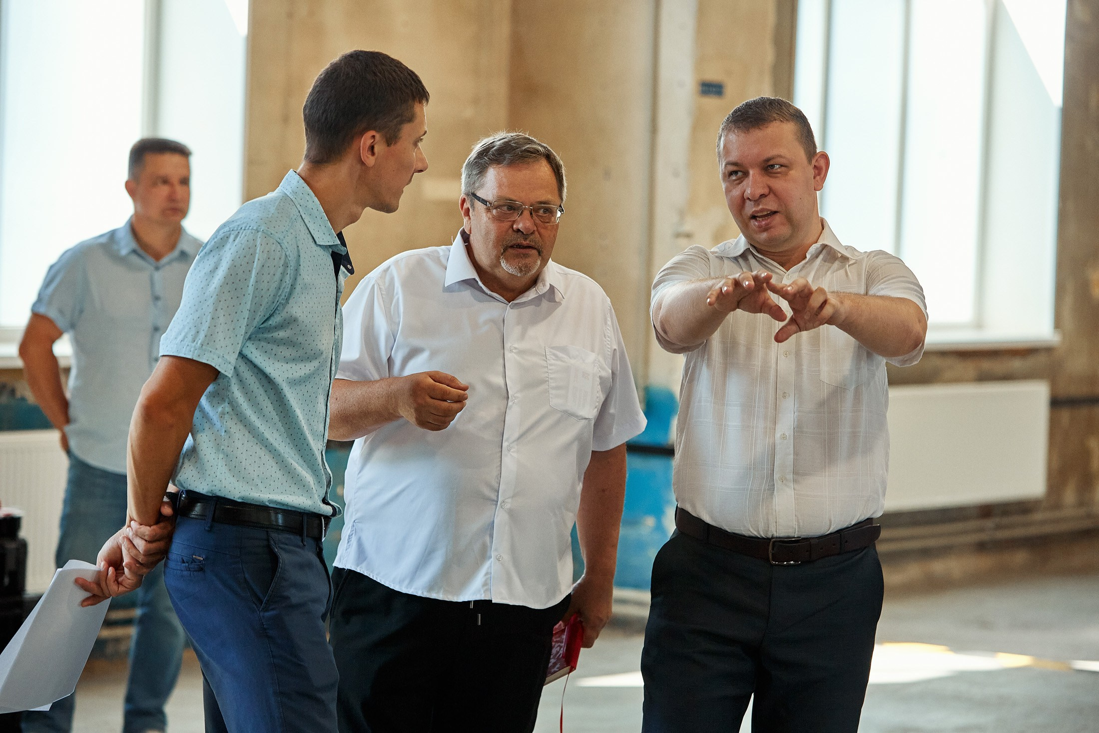 EMG / Международный форум / Презентация нового высокоточного станка. Антон Артюшин, портретный фотограф. Москва