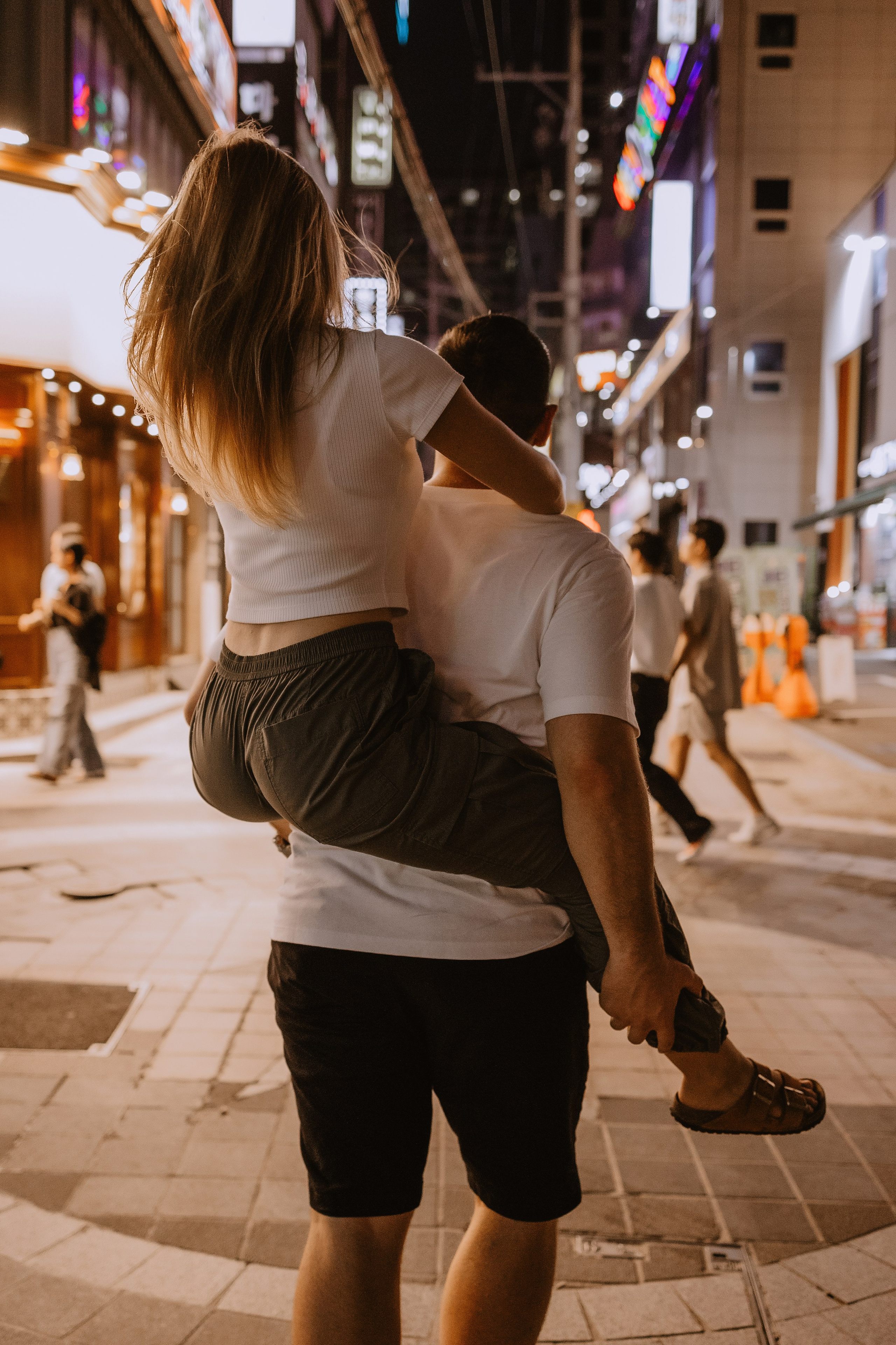 Вечерняя прогулка в городе Пусан. ВАШ ФОТОГРАФ В ПУСАНЕ (Южная Корея) Александра Ануфрий