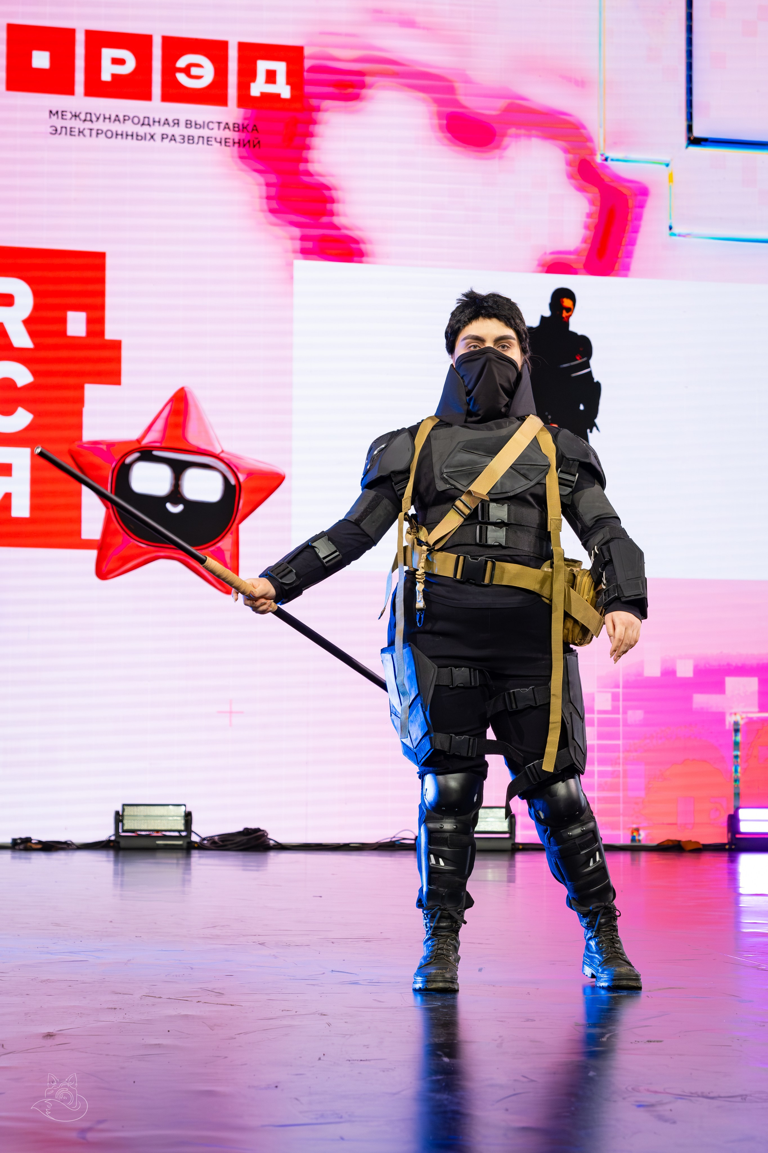 Сцена РЭД ЭКСПО 2024. Косплей фотограф