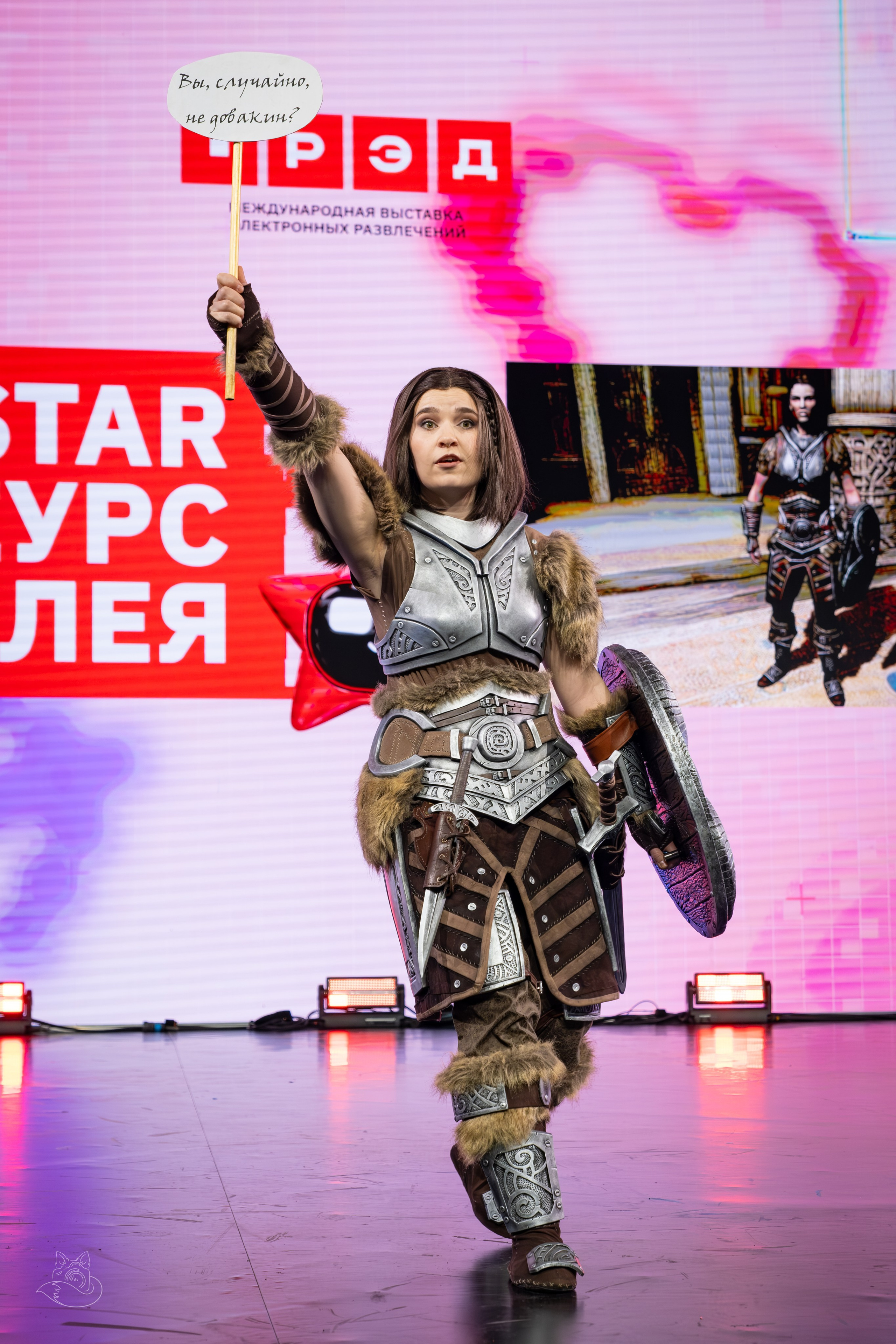 Сцена РЭД ЭКСПО 2024. Косплей фотограф