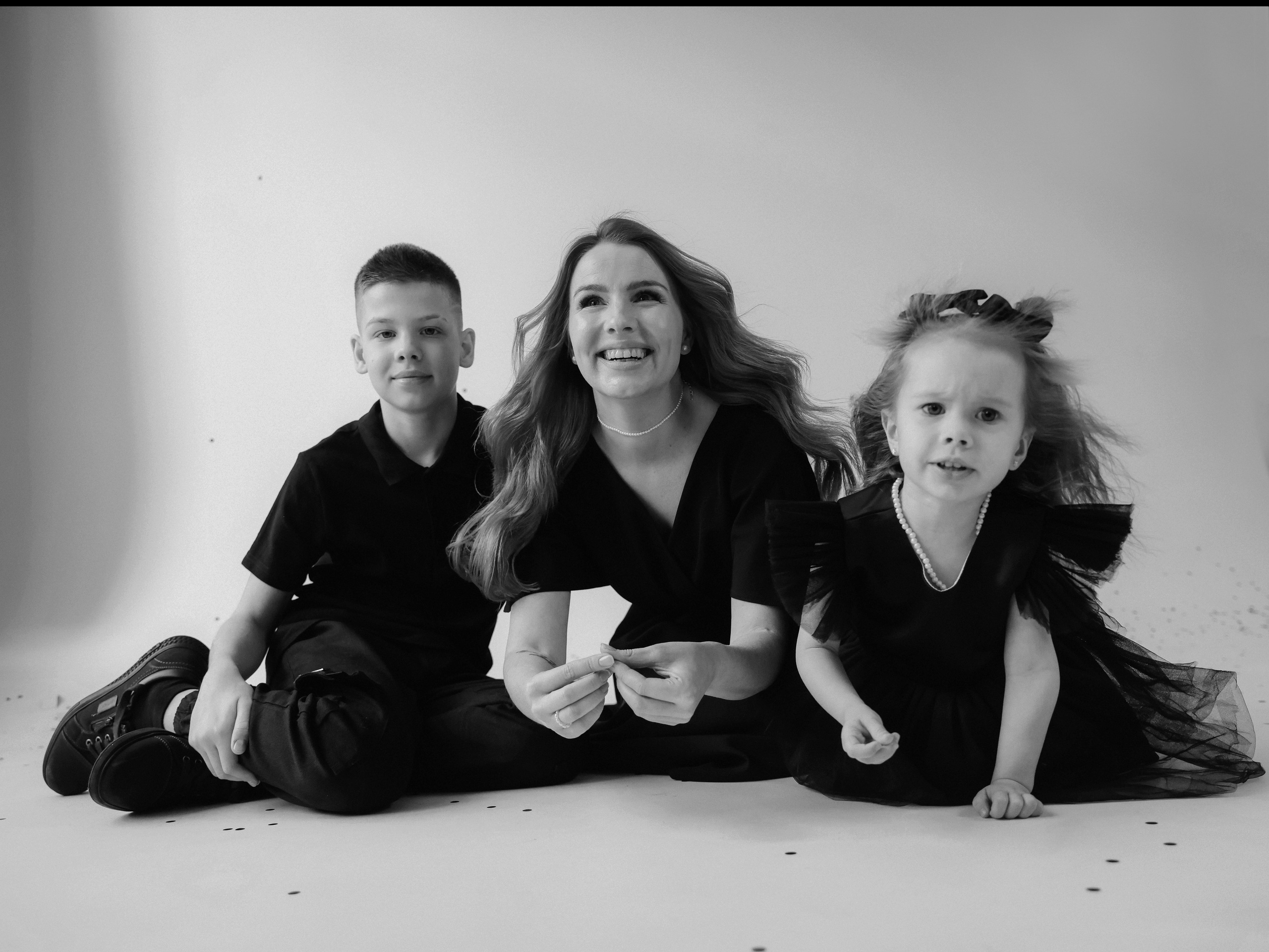 Семейная фотосессия in Black. Мультифотограф Динара Ахмедзянова