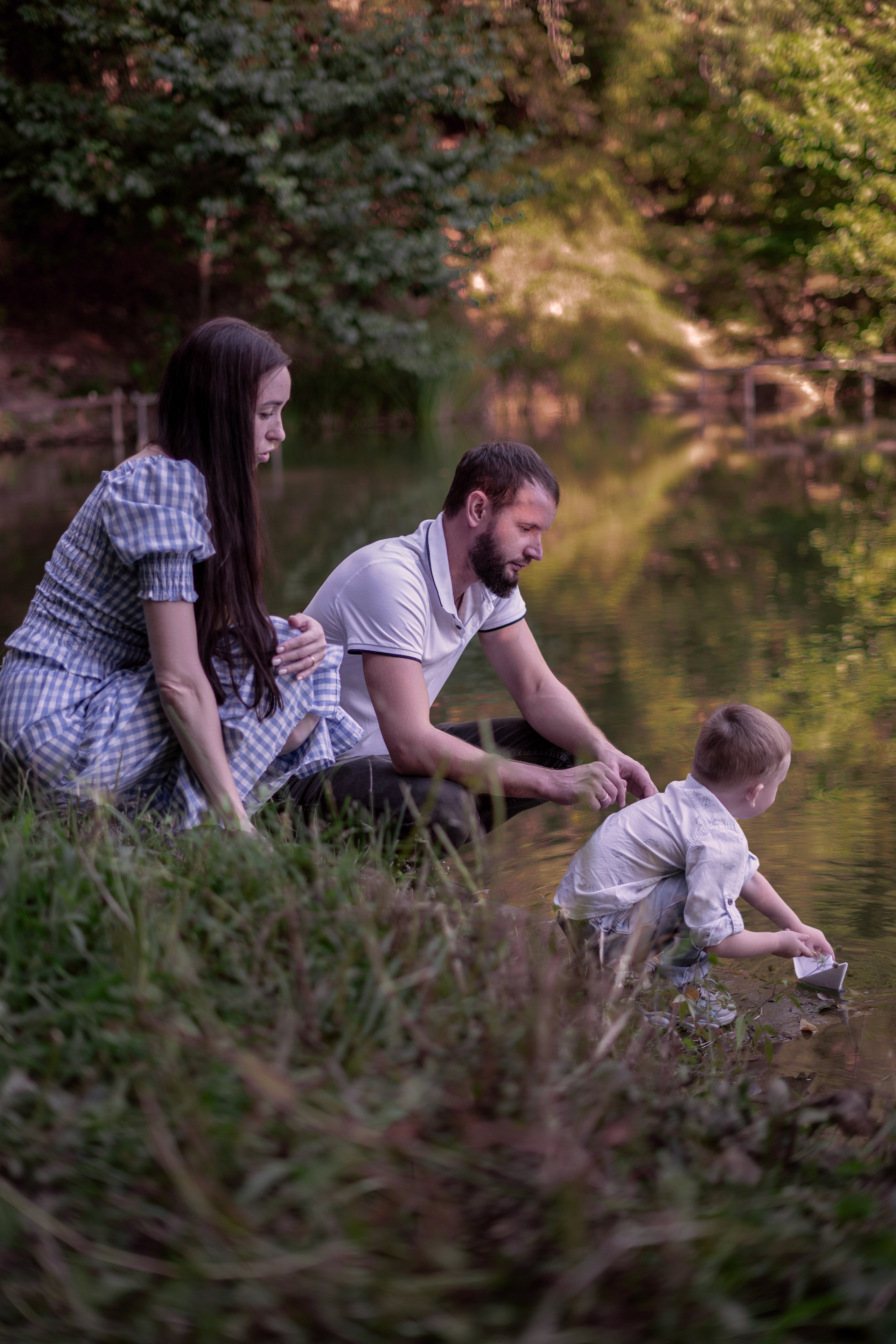 Семейная фотосессия в лесу у озера. Профессиональный Фотограф в Сочи Марина Ситкина