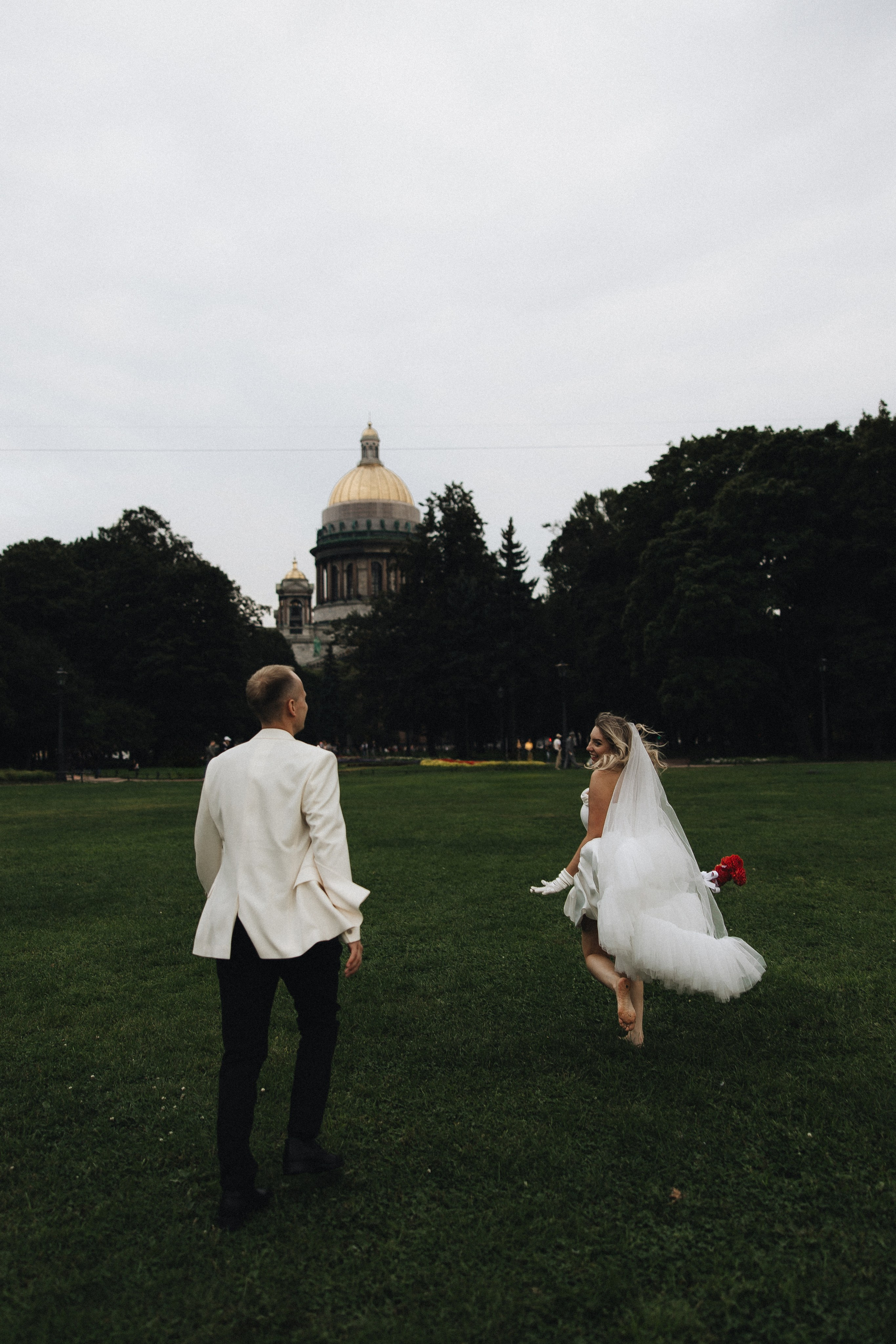 Когда я впервые увидел тебя, этот смех, ты мне напомнила по-моему сразу всех. Свадебный фотограф в Санкт-Петербурге Баженова Алина