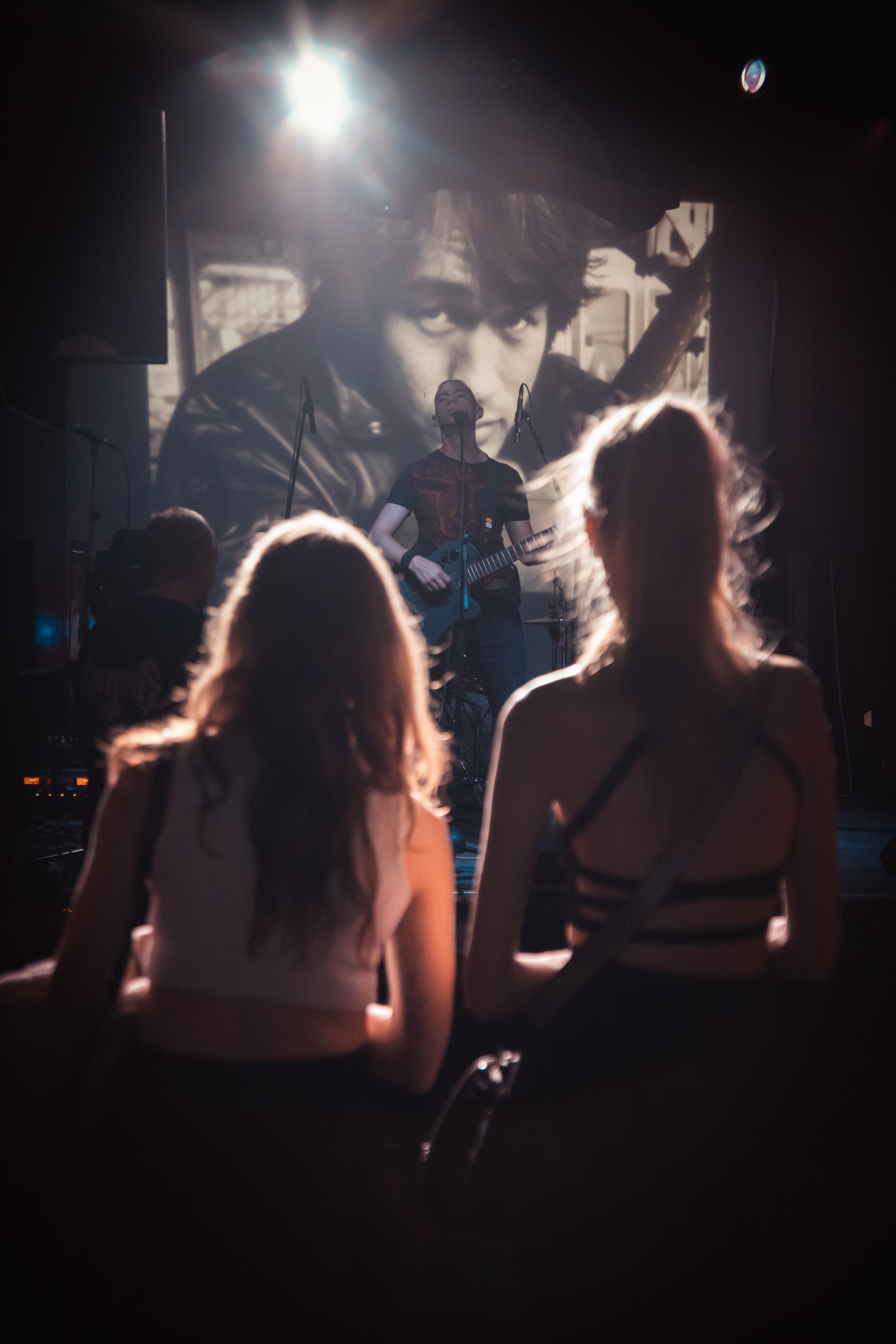 Павел Горловой, Концерт памяти В.Цоя, 16.08.2025, Эрмитаж. Фотограф Регина Крикунова г. Красноярск