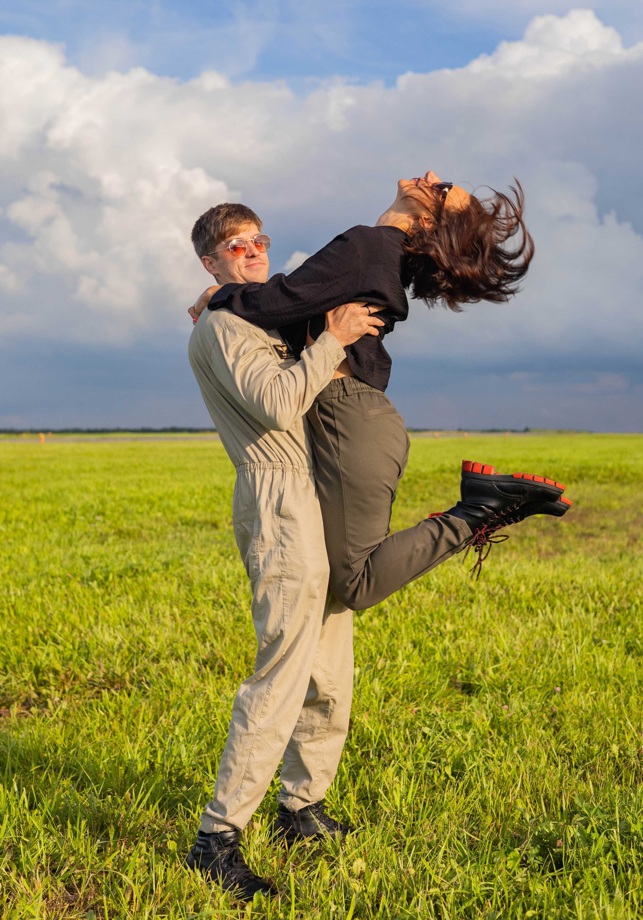 LOVE STORY. Фотосессия на аэродроме с самолетом. Портретный фотограф Панферова Регина г. Санкт-Петербург, г. Казань