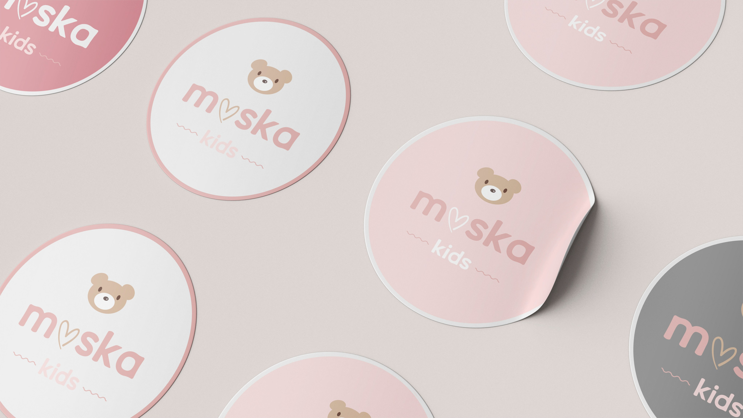 «Moska» — бренд детских платьев. Лина Ивахник, графический и бренд — дизайнер