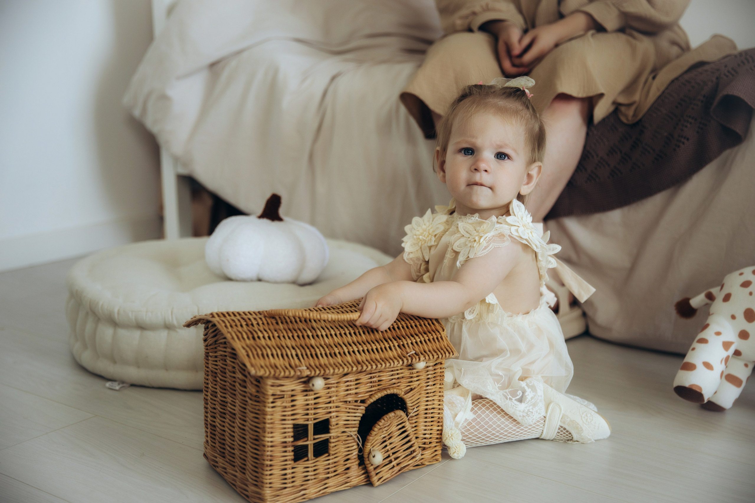 Полина с мамой. Фотограф на крещение в Рязани. Семейный фотограф