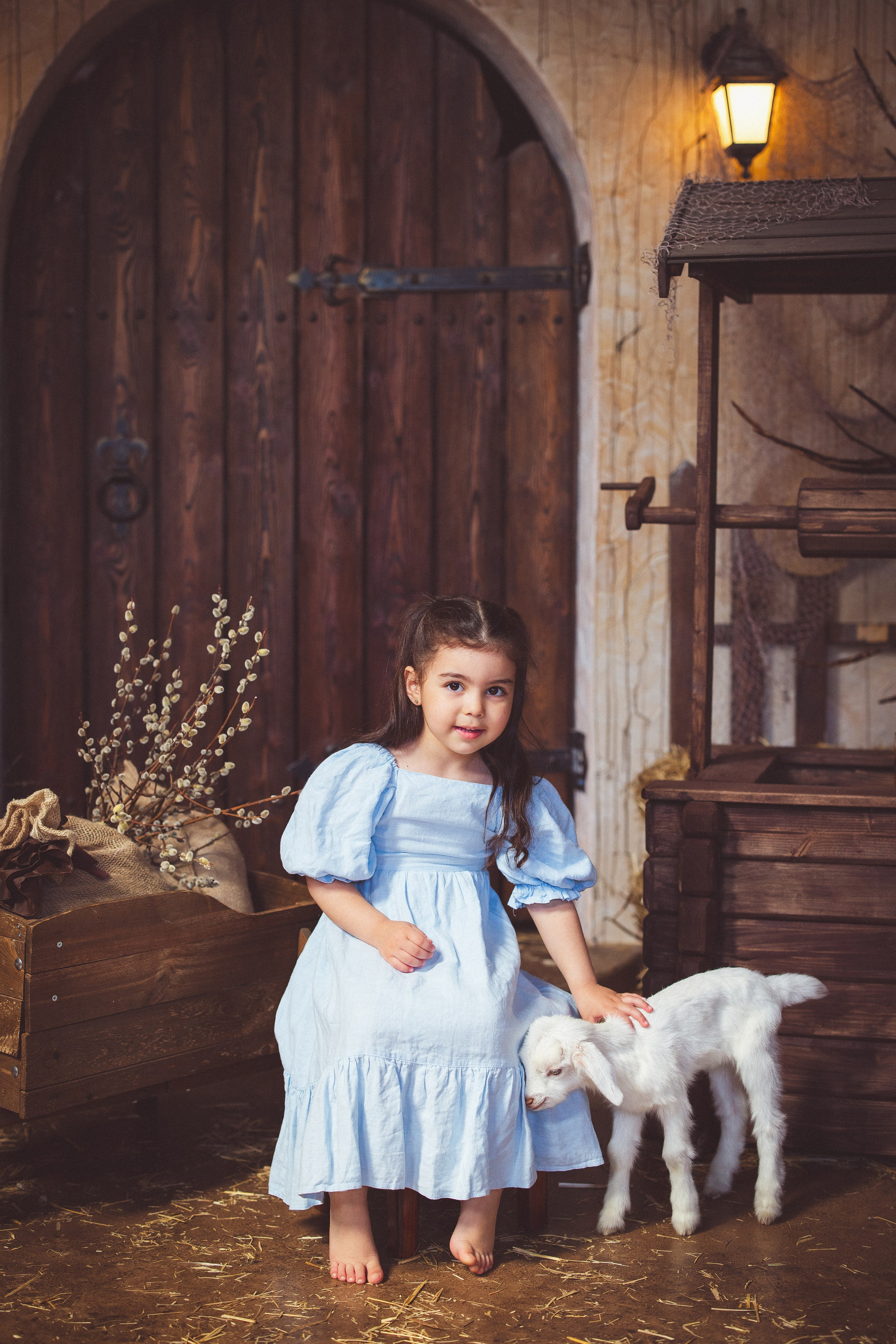 Пасхальный фотопроект с козочкой и утятами, в фотостудии «Эль» 2024 г. Семейный и детский фотограф в Краснодаре Анна Трашкова