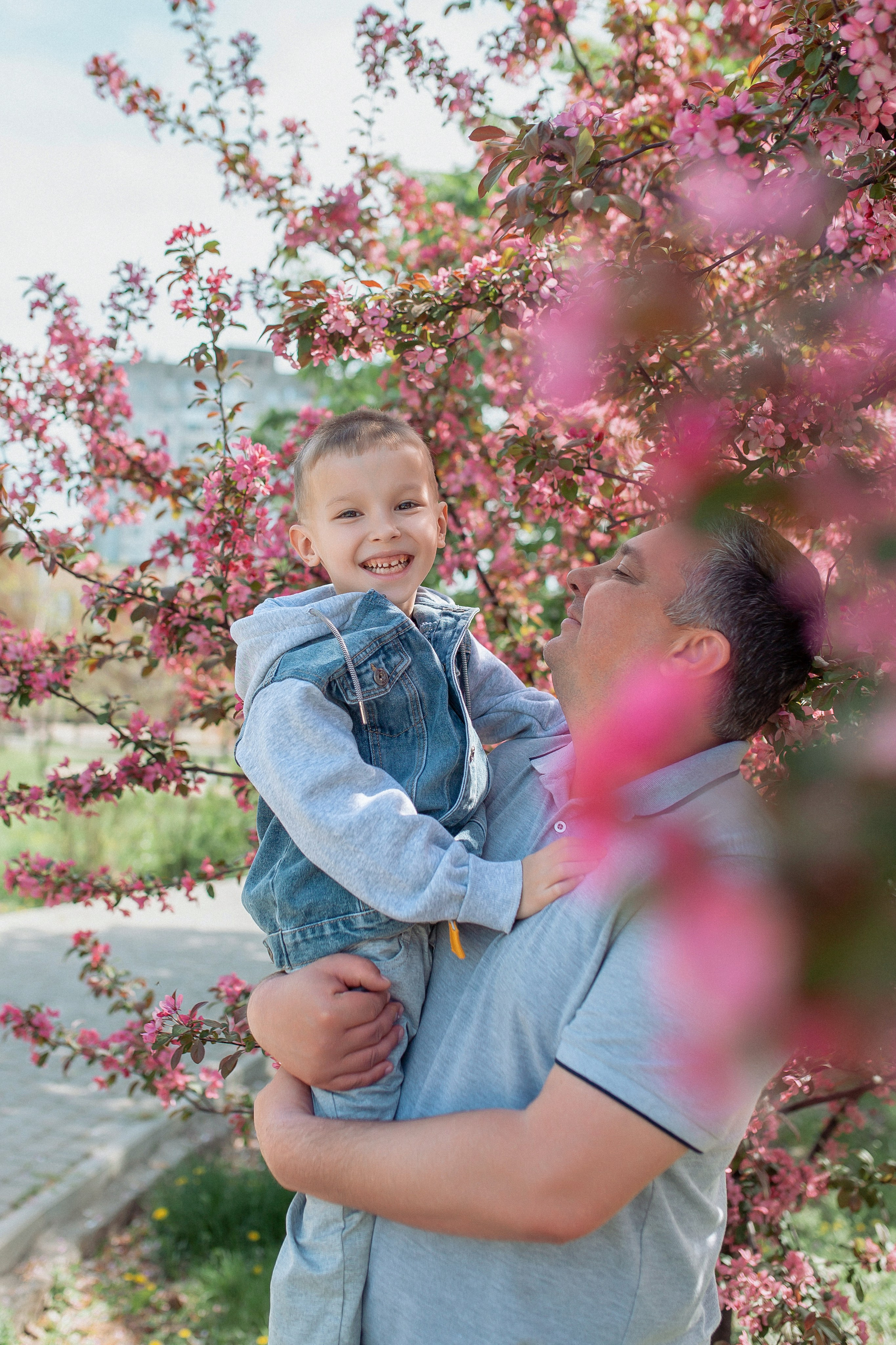 Семья Марии и Антона в весеннем цветении. Фотограф в Волгограде Норченко Светлана