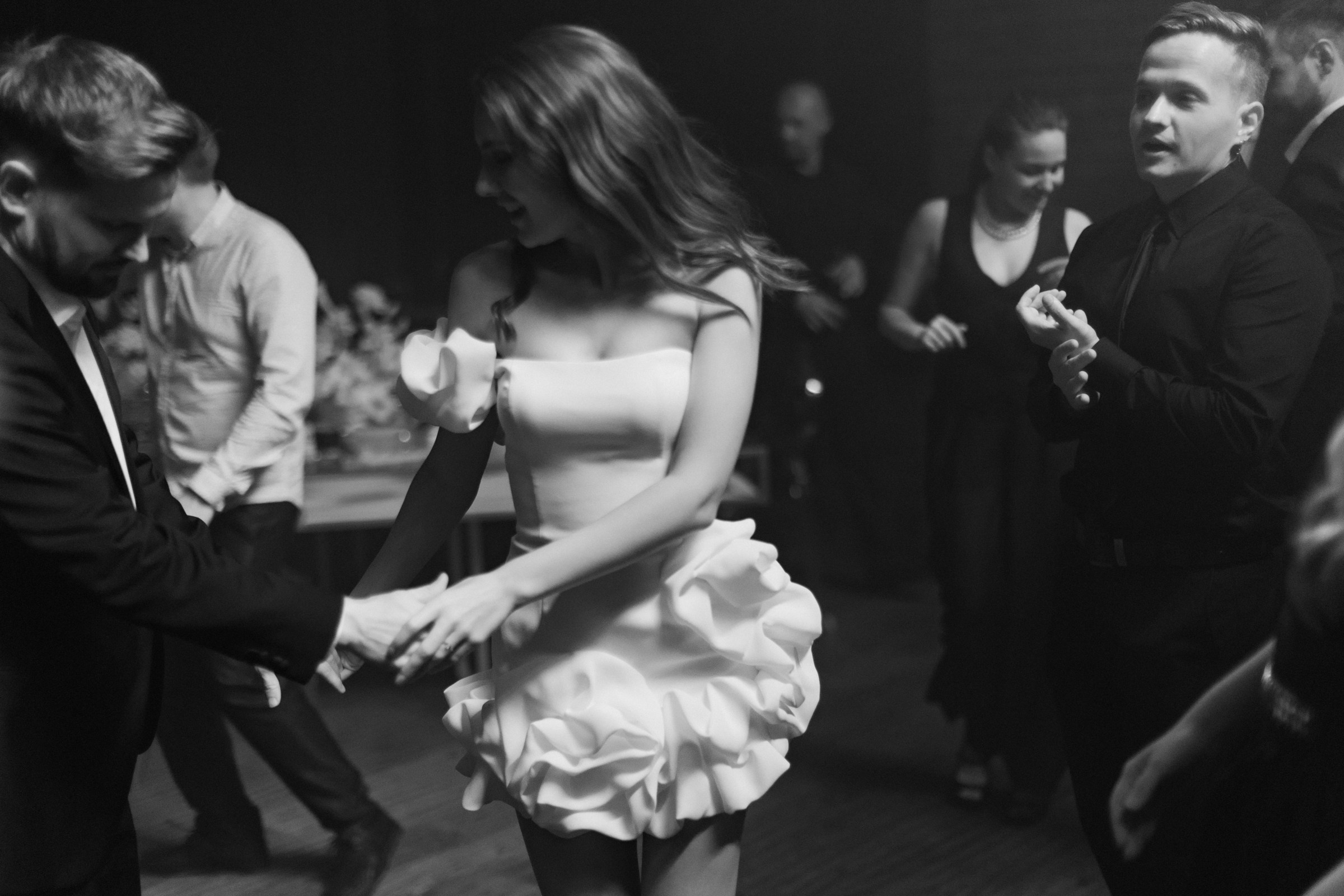 Собираемся на свадьбу вместе с фотосессией для двоих на утренние сборы. Свадебный, репортажный и портретный фотограф Сочи, Краснодар. Александра Зайцева