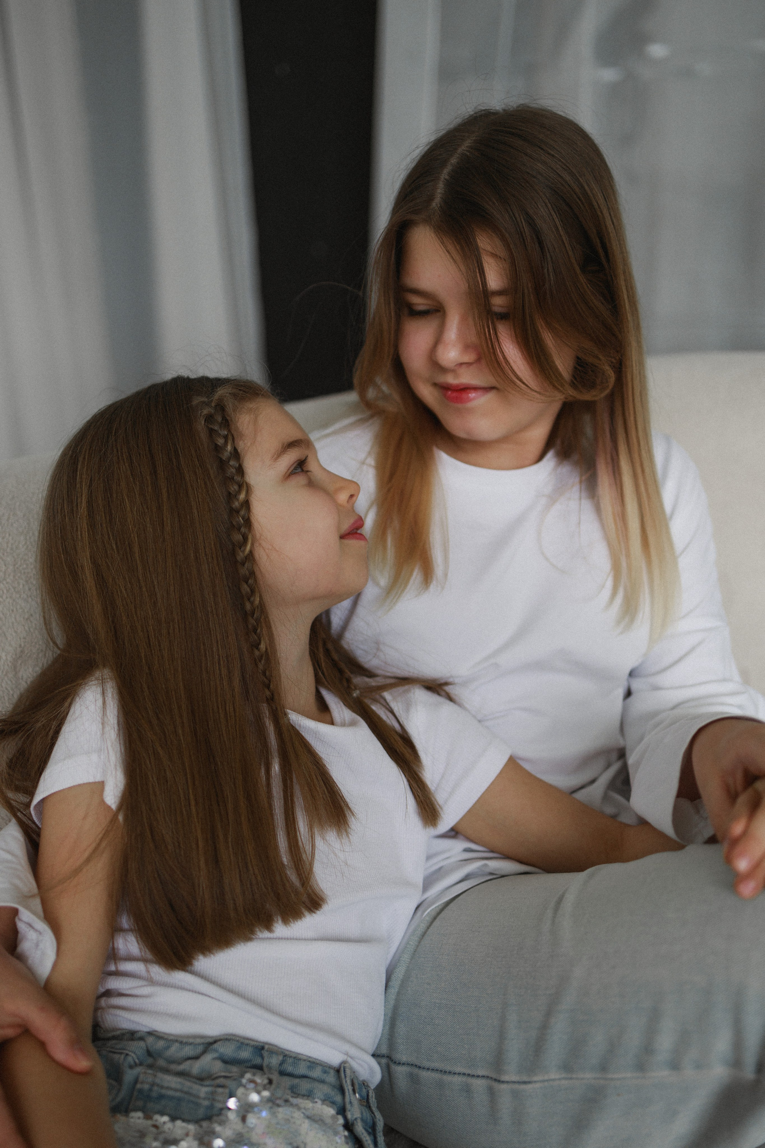 Семейная фотосессия сестричек. Семейный видеограф в Москве Элина Ладова