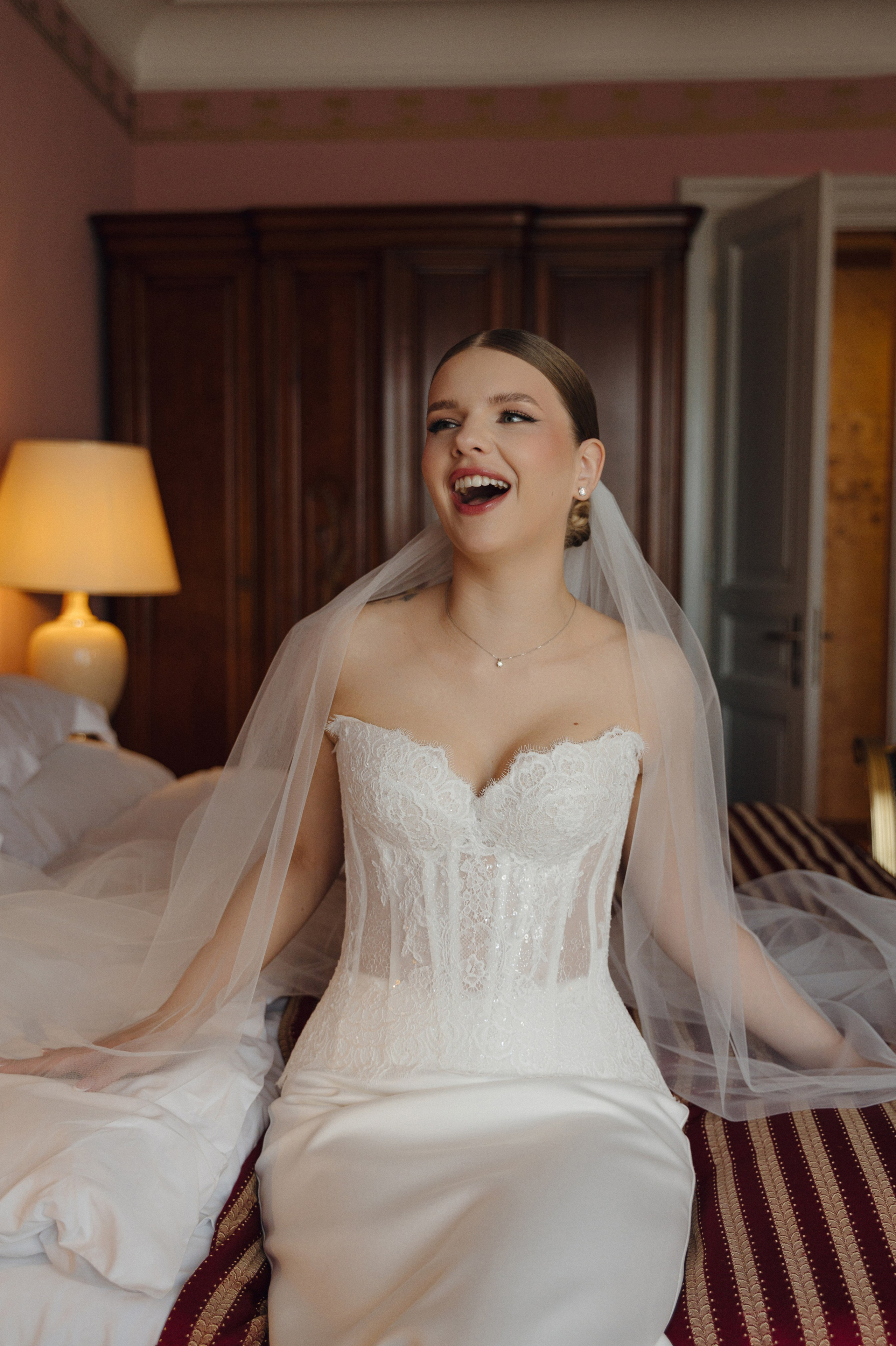 Дмитрий и Луиза. Гостиница Националь и ресторан Белуга. Свадебный фотограф Москва и Санкт-Петербург. Анастасия Чудина