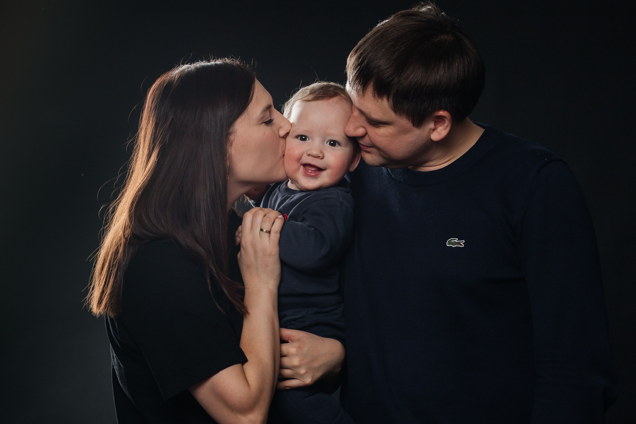 Семья Алены. Фотограф в Иркутске Анастасия Кись. Студийная фотосессия беременности в тканях Иркутск. Семейная фотосессия, ПОРТРЕТ «ПОКОЛЕНИЕ»