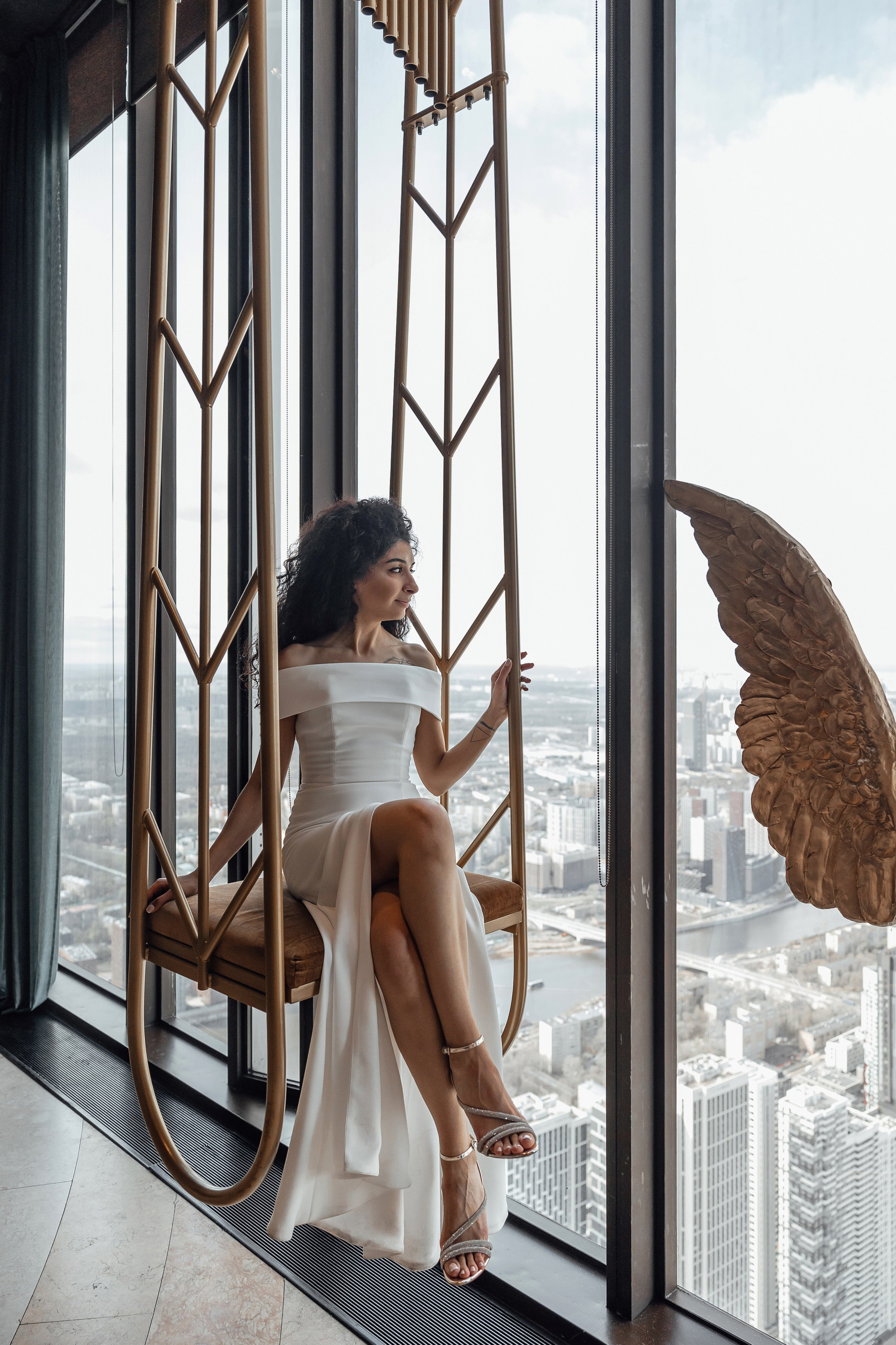 свадебная фотосессия в ресторане birds башня око москва сити