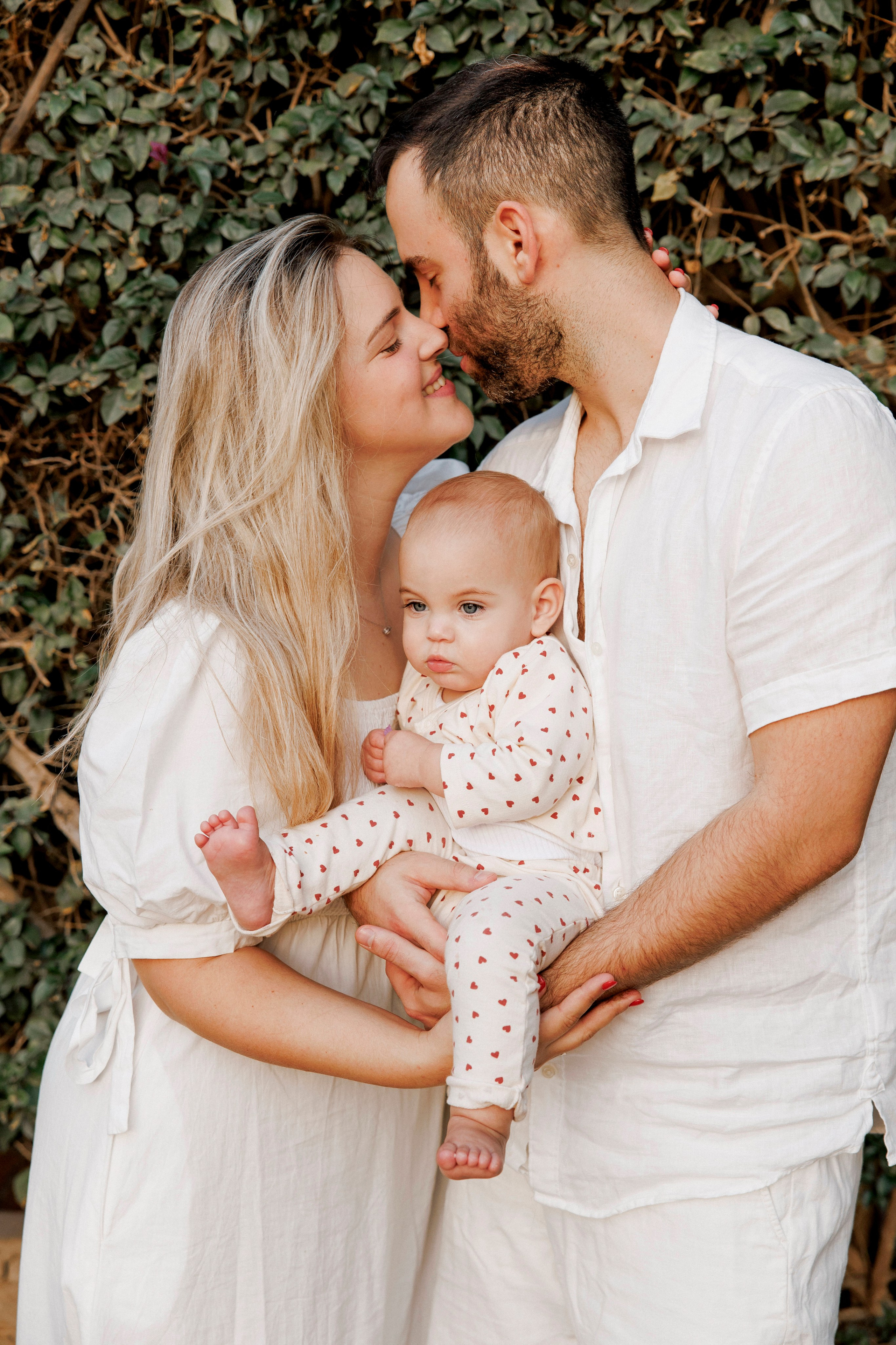 First year photoshoot inside the park (sunset). Wedding and family photographer