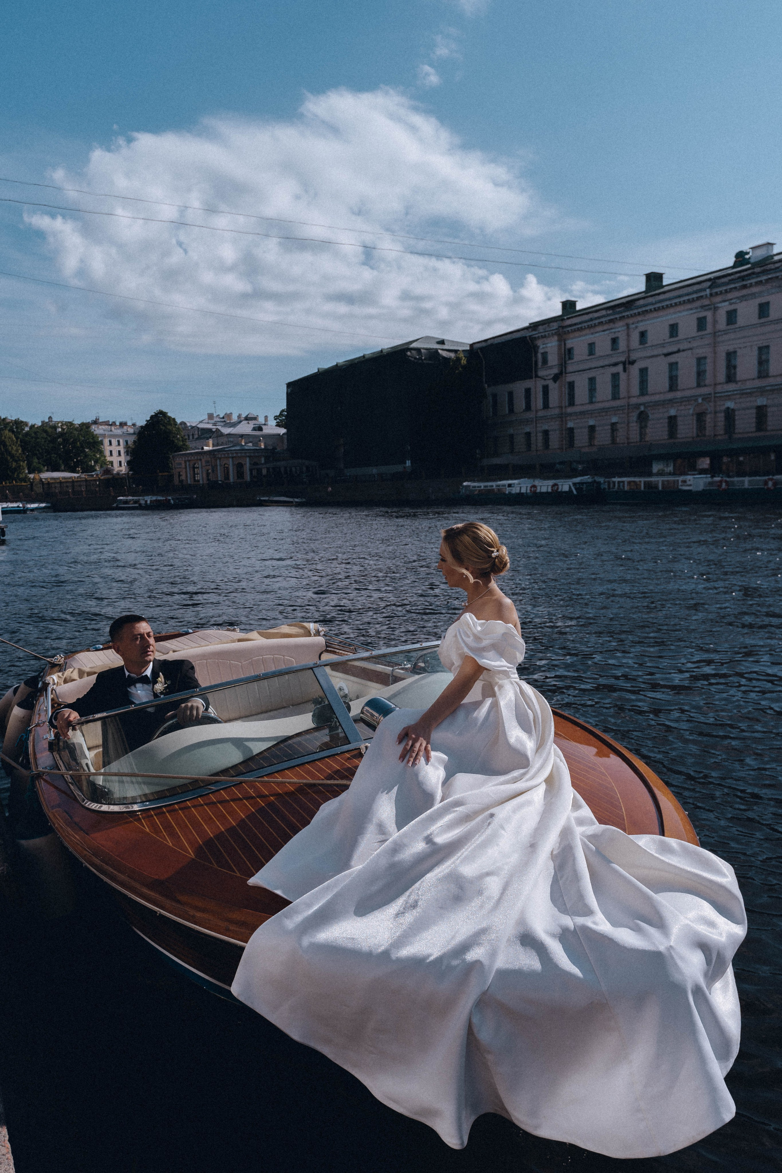 СВАДЕНБНАЯ СЬЕМКА НА КАТЕРЕ ПО КАНАЛАМ САНКТ-ПЕТЕРБУРГА И В АКВАТОРИИ НЕВЫ. Профессиональный фотограф, Санкт-Петербург — Виктория Богомолова
