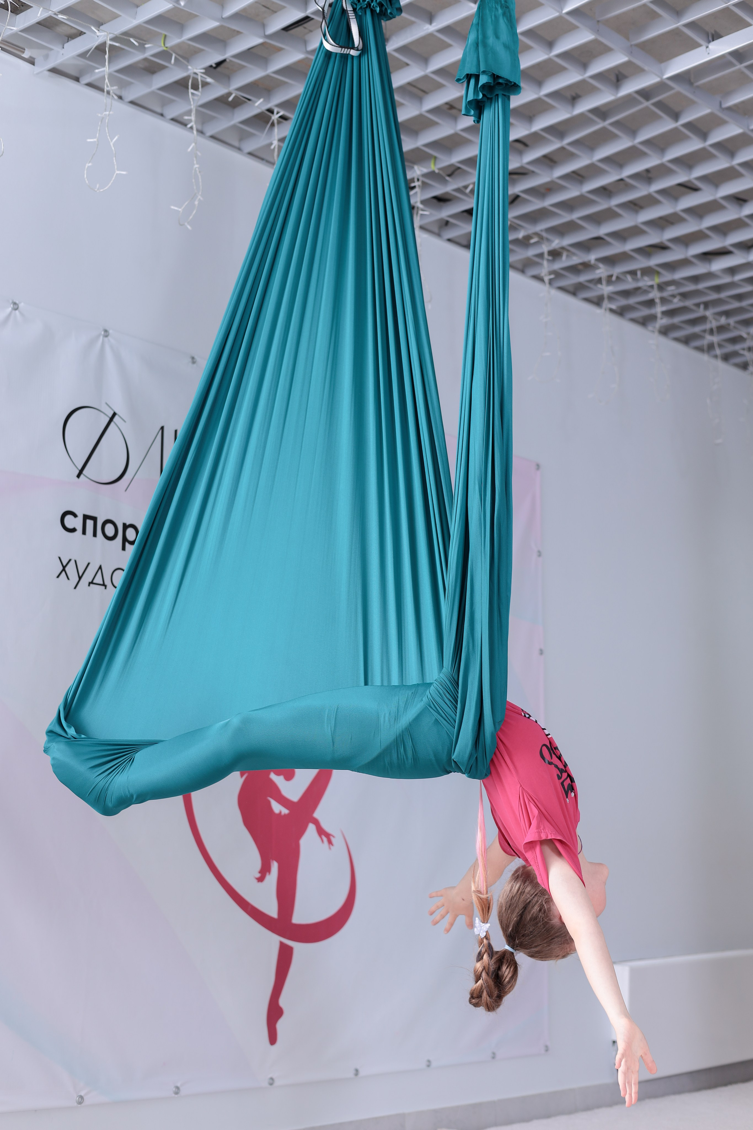 Детская аэройога. Фотограф Надршина Лилия