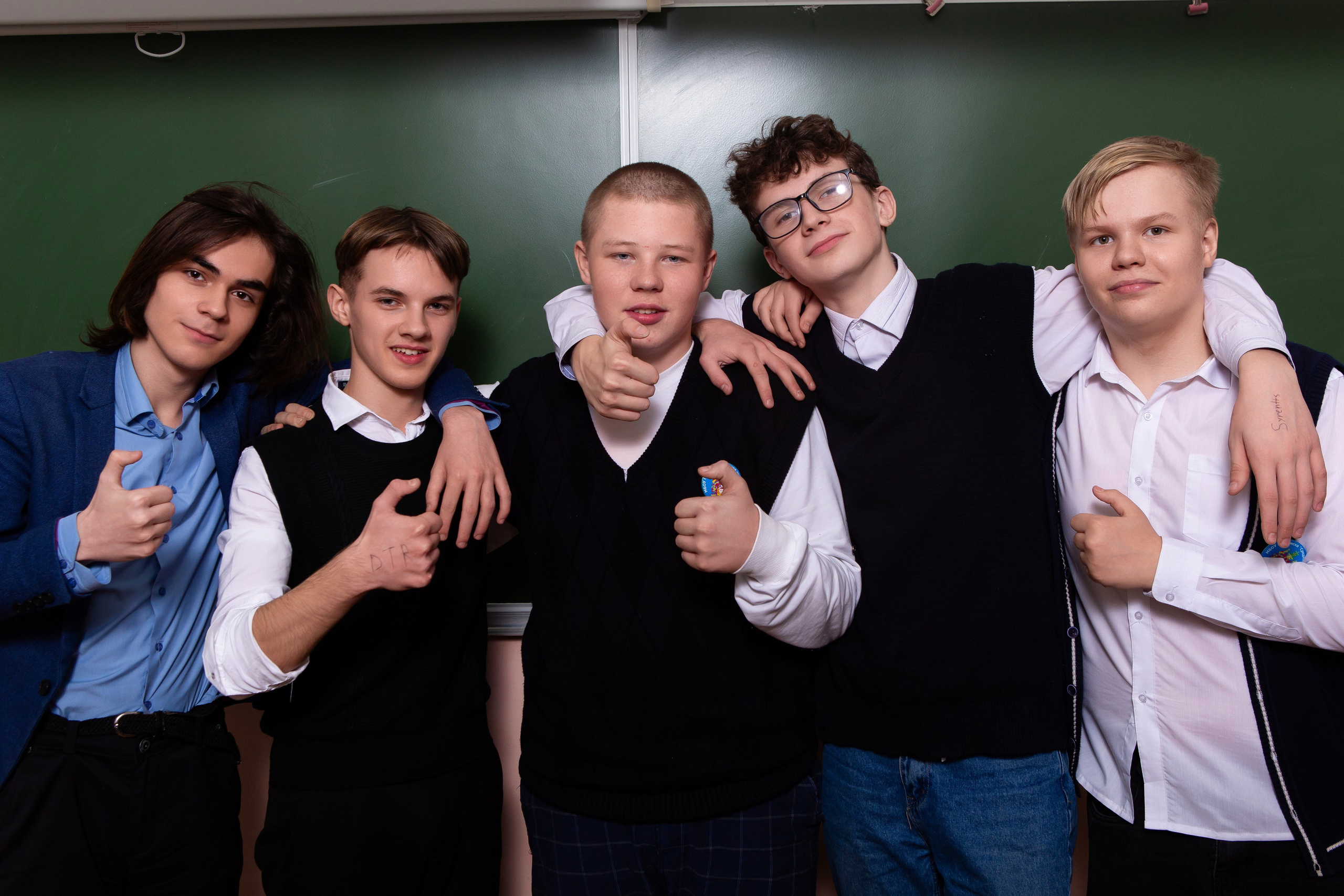 ШКОЛЬНАЯ ФОТОСЕССИЯ ДЛЯ 9 КЛАССА 3 ШКОЛА МЦЕНСК. ТВОЙ АЛЬБОМ / ТВОИ ПРАВИЛА