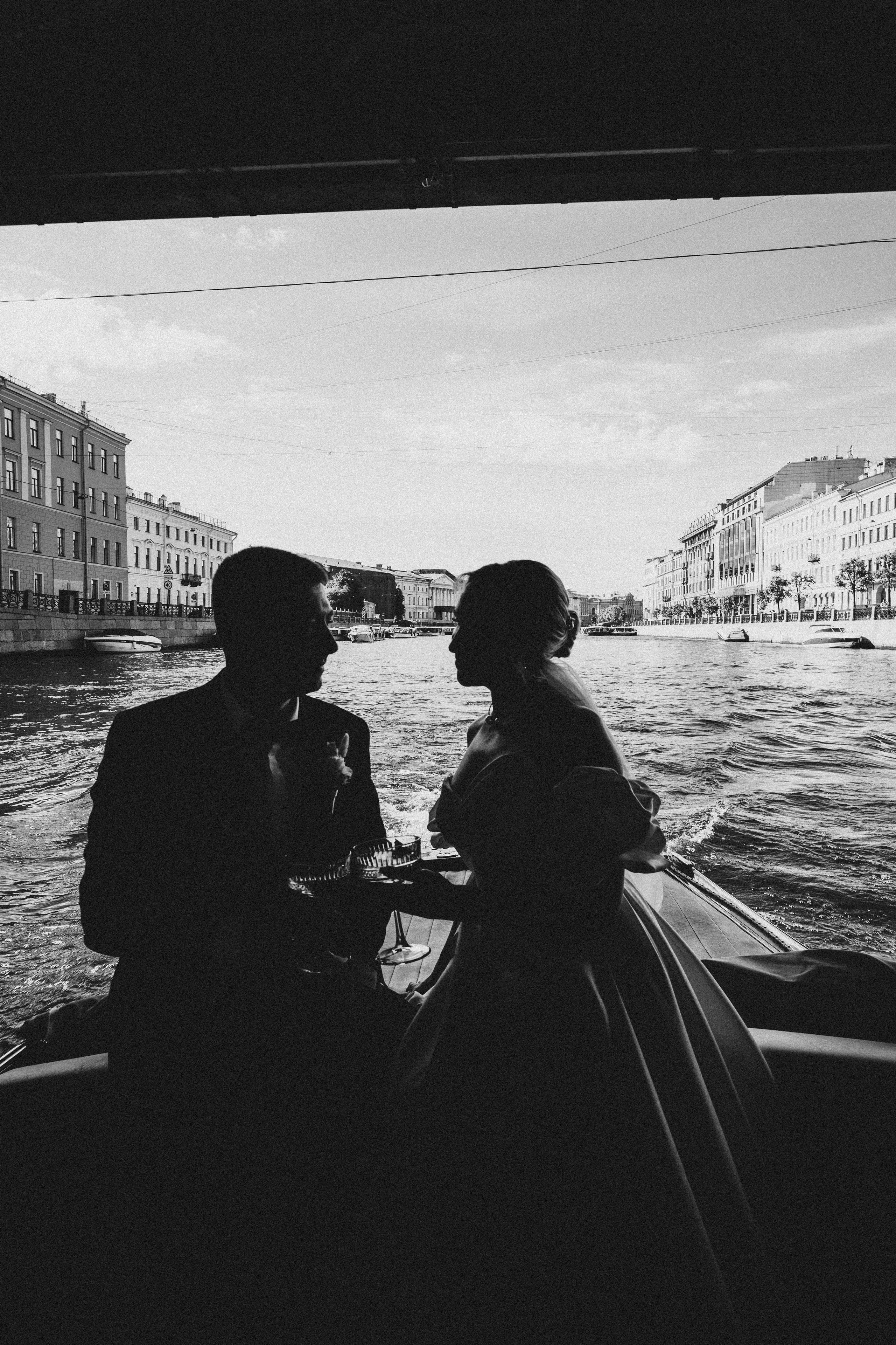 СВАДЕНБНАЯ СЬЕМКА НА КАТЕРЕ ПО КАНАЛАМ САНКТ-ПЕТЕРБУРГА И В АКВАТОРИИ НЕВЫ. Профессиональный фотограф, Санкт-Петербург — Виктория Богомолова
