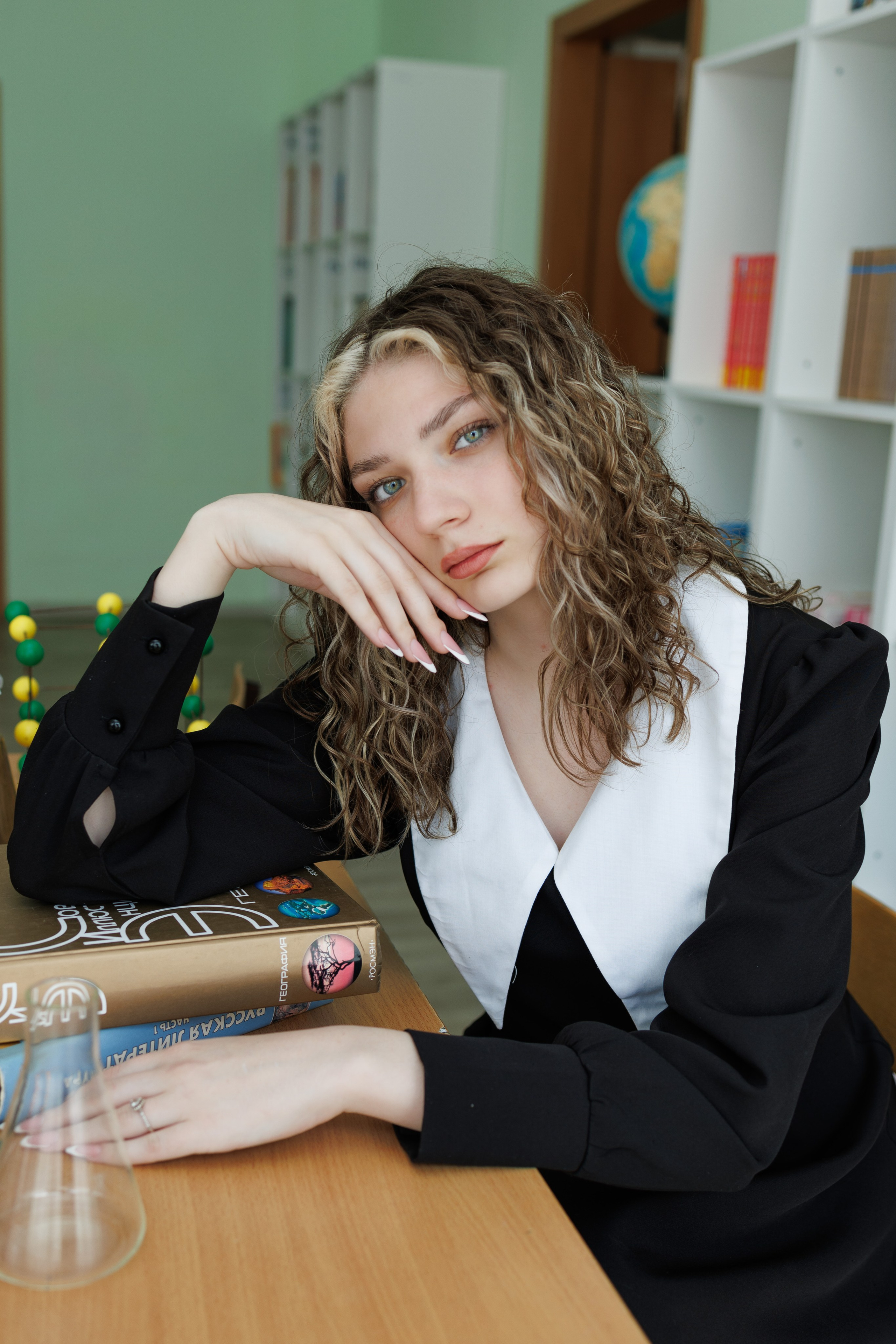 Позы для школьной фотосессии. Фотограф Медногорск Кувандык Оксана Шерехода свадебные, семейные, индивидуальные, школьные фотосессии. Печать фотоальбомов