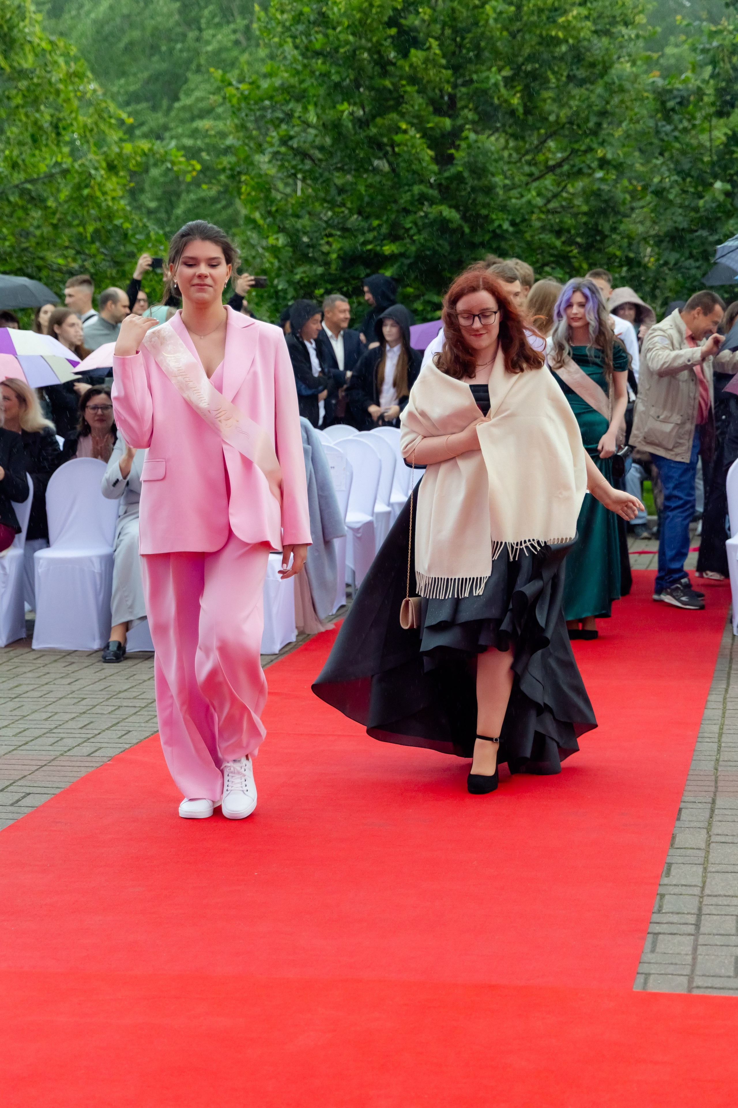 Школьный выпускной 2025 год в Минске, Беларуси. Свадебный фотограф в Минске/Беларуси Сергей Спиридонов