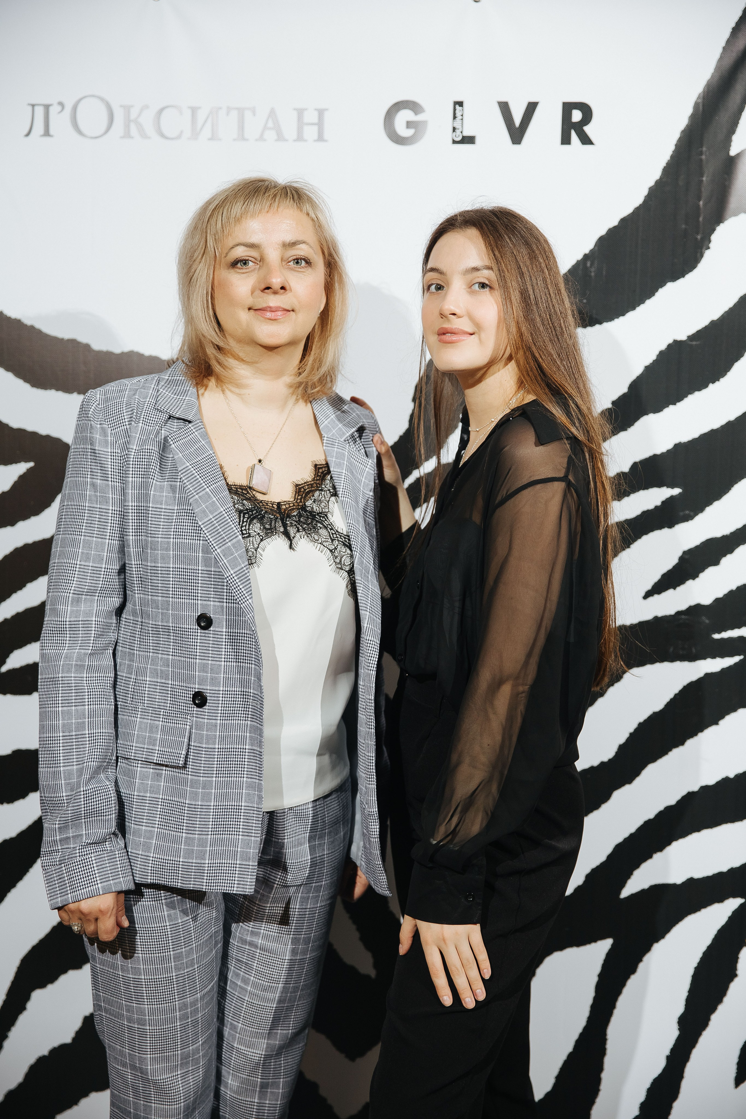 Презентация открытия магазина женской одежды GLVR в ресторане Fresco. Фотограф в Красноярске Надежда Воскресенская