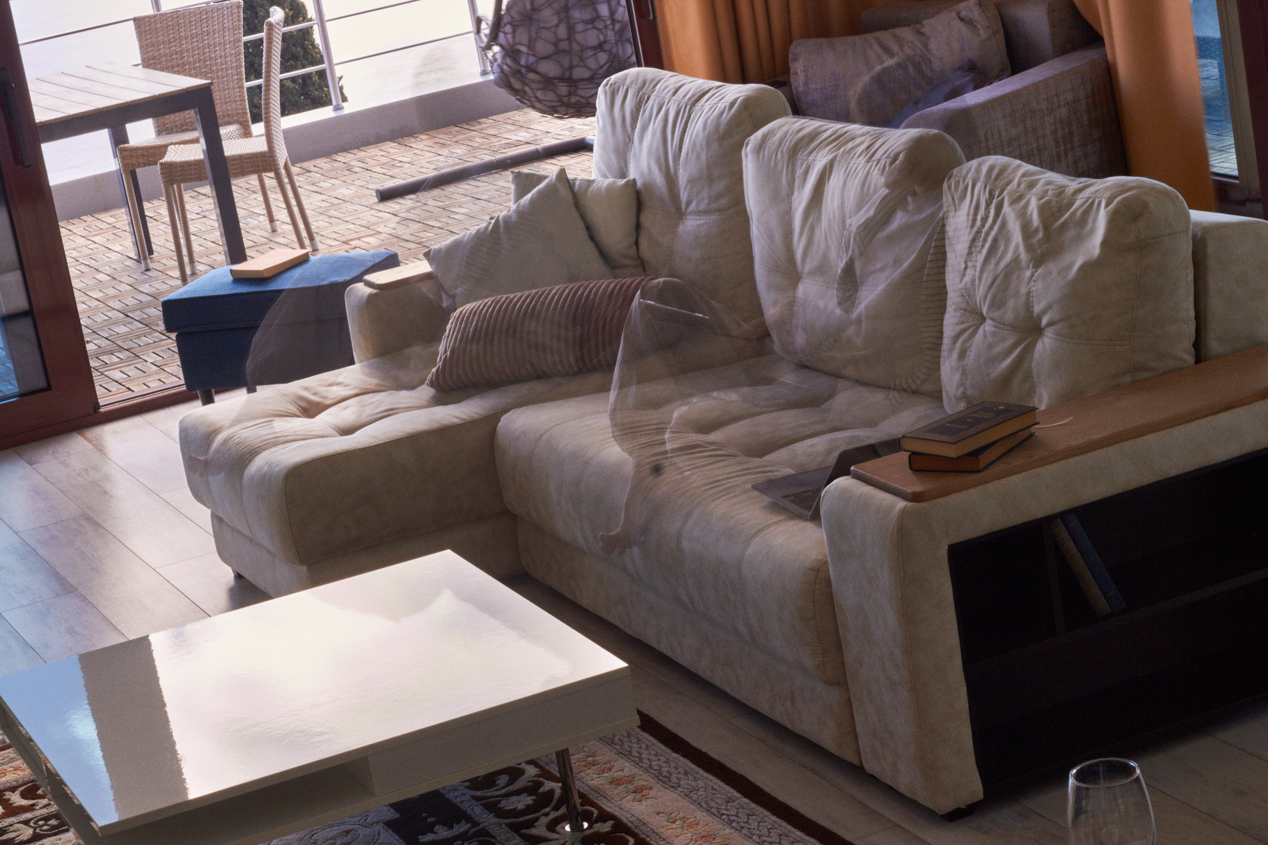 Интерьерная съёмка. Живые фото в Крыму | Фотограф Роман Скрипкин | Искренние фотографии без поз и суеты