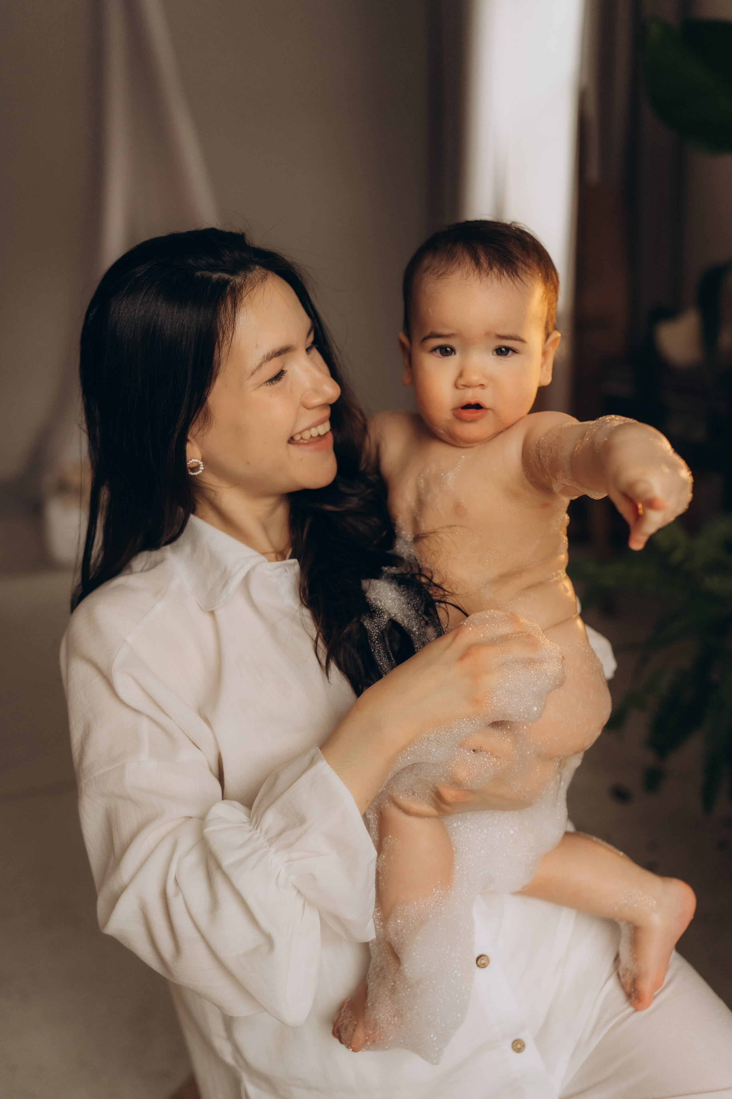 Мама с дочкой, банные процедуры. Семейный фотограф в Казани