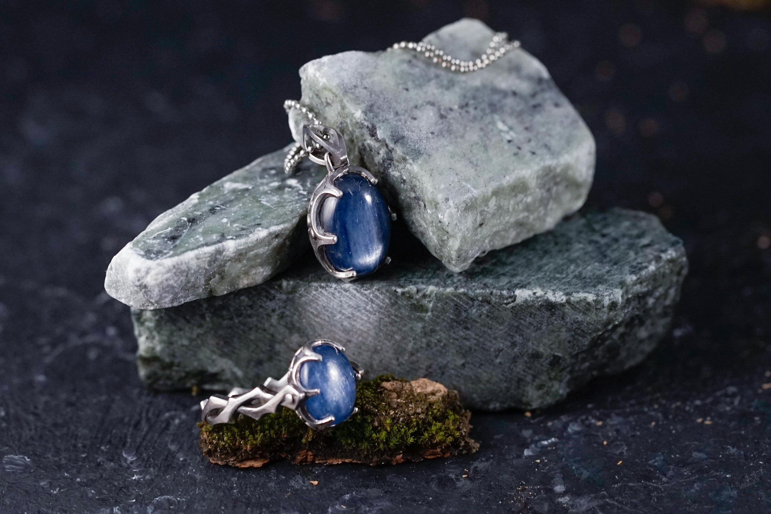 Bloome hard. Photograph and videograph in Israel