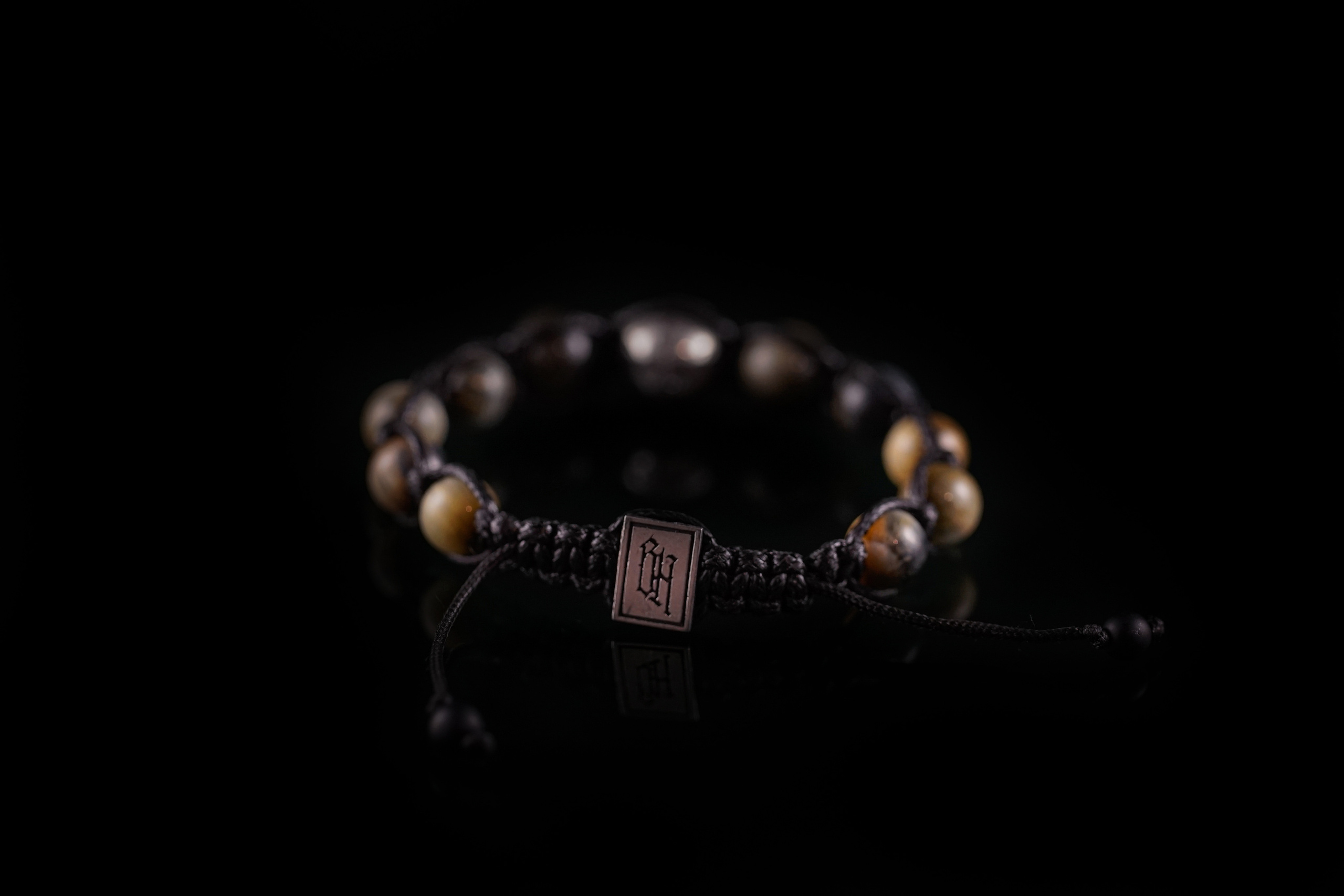 Bloome hard. Photograph and videograph in Israel