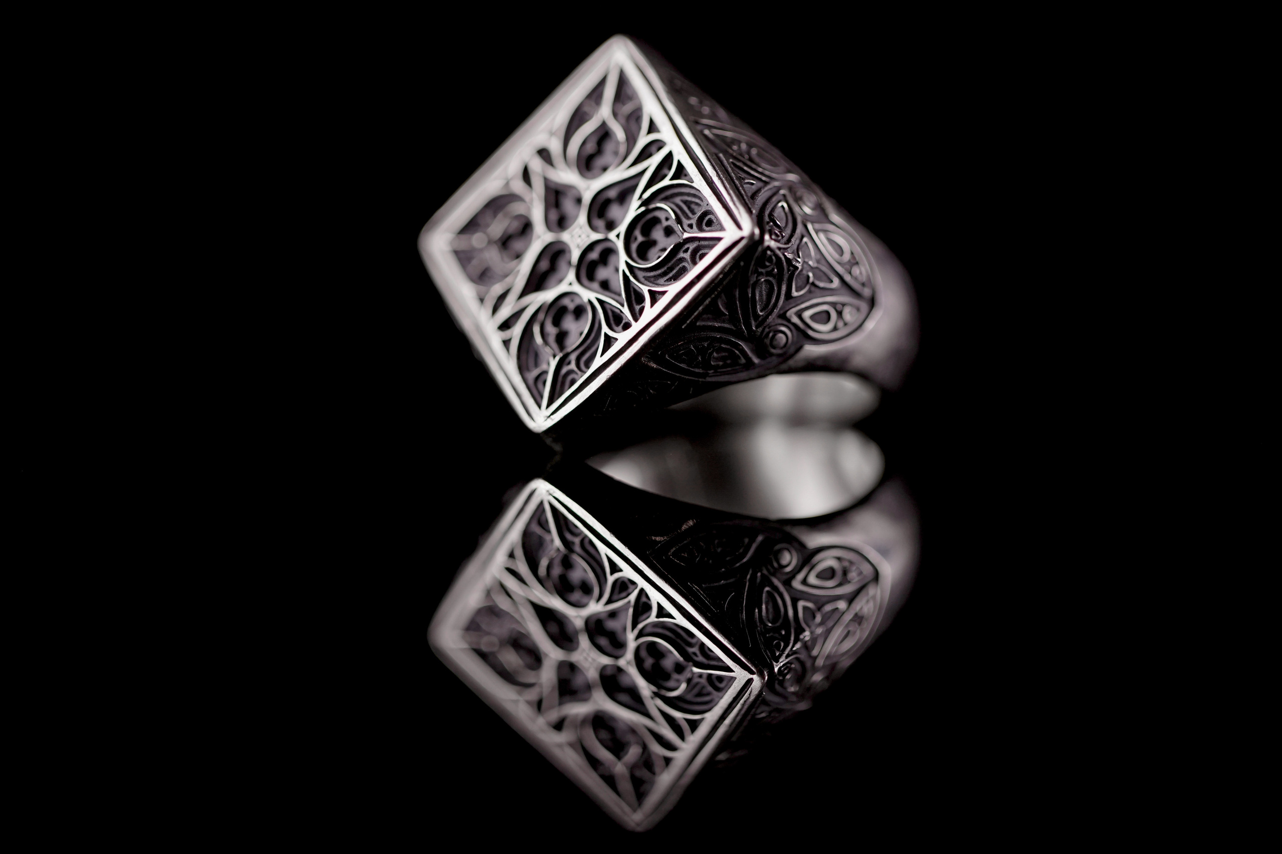 Bloome hard. Photograph and videograph in Israel