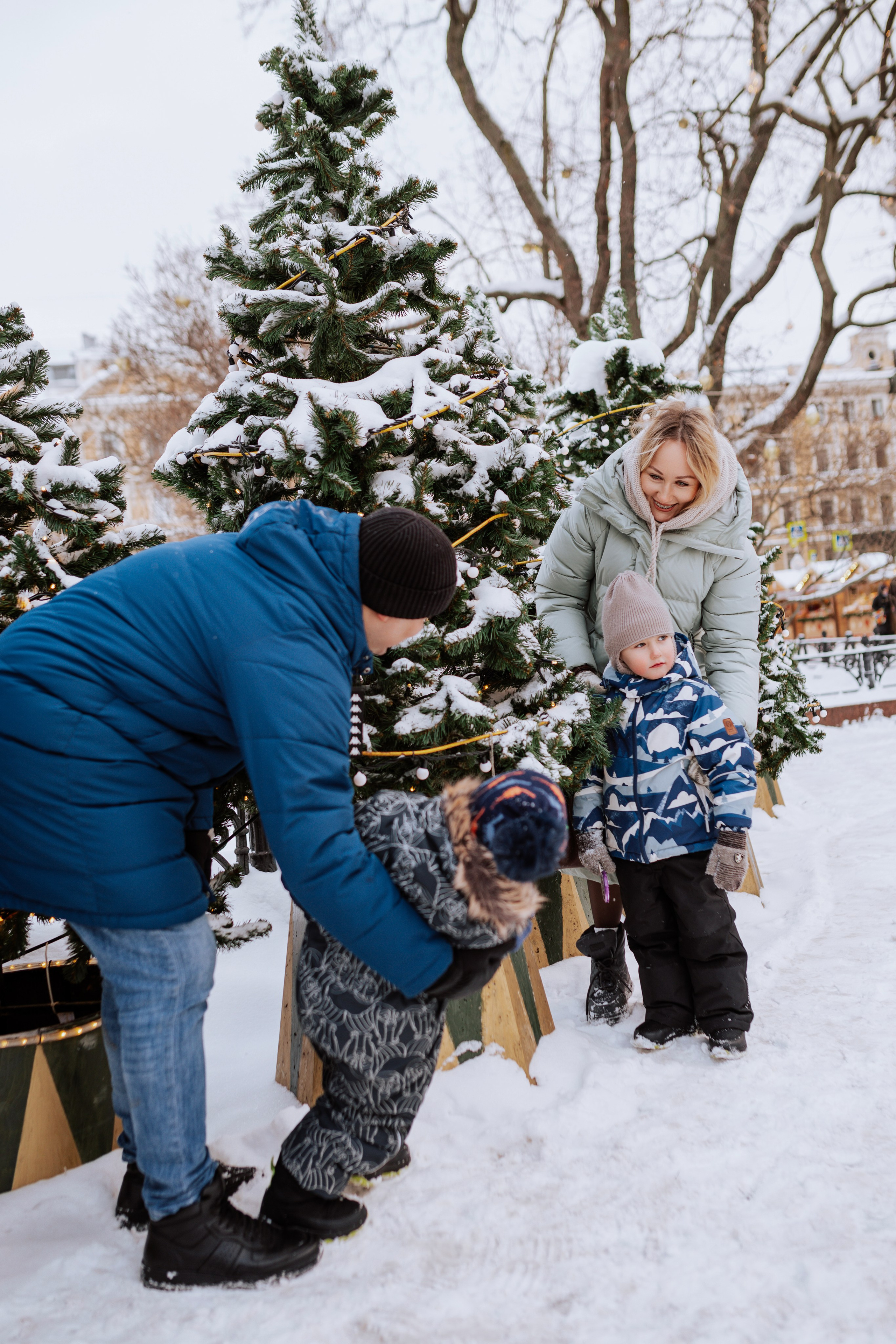 Семейная, Манежная площадь