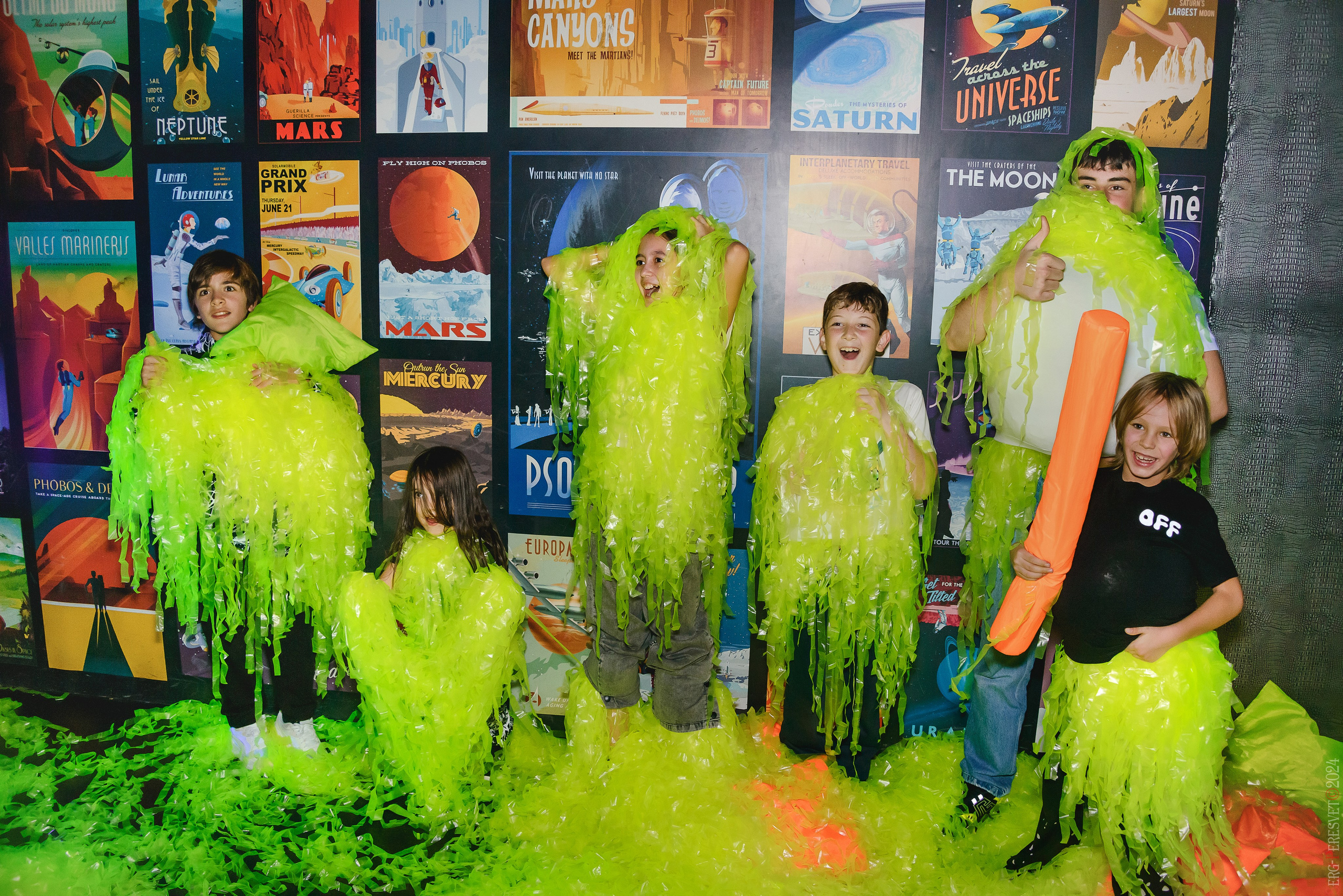 Бумажное шоу в Москве, детский фотограф Сергей Пересвет. Ваш фотограф на праздник в Москве, Раменском, Жуковском, Люберцах